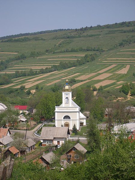 Fotografia przedstawiająca Kościół parafialny pw. Jana Chrzciciela w Podbużu