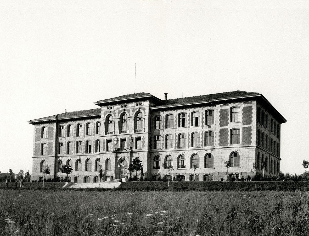 Fotografia przedstawiająca Budynek technikum Burgdorf: pierwszej kantonalnej uczelni technicznej w kantonie Berno