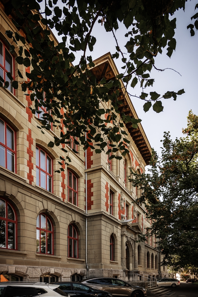 Fotografia przedstawiająca Burgdorf Technical College building: the first cantonal technical college in the canton of Bern