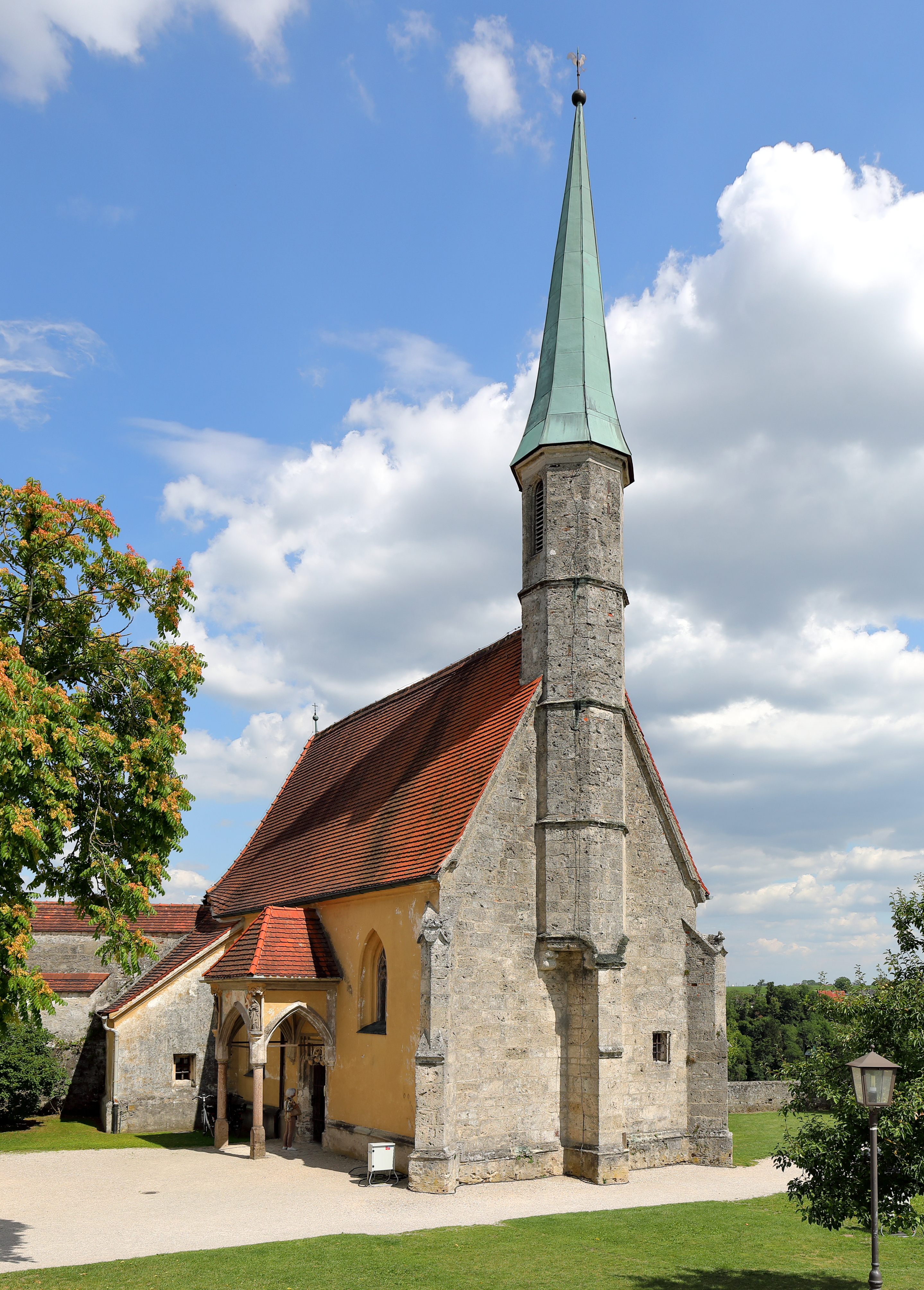 Photo montrant Outer castle chapel, the so-called Hedwig Chapel in Burghausen