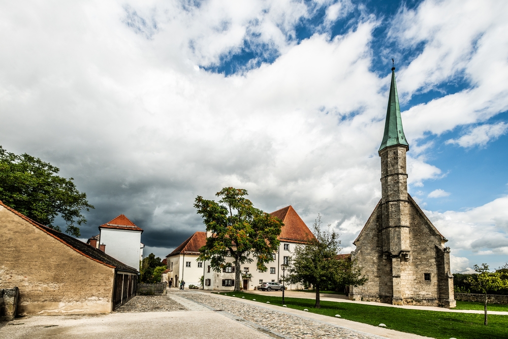 Photo montrant Outer castle chapel, the so-called Hedwig Chapel in Burghausen