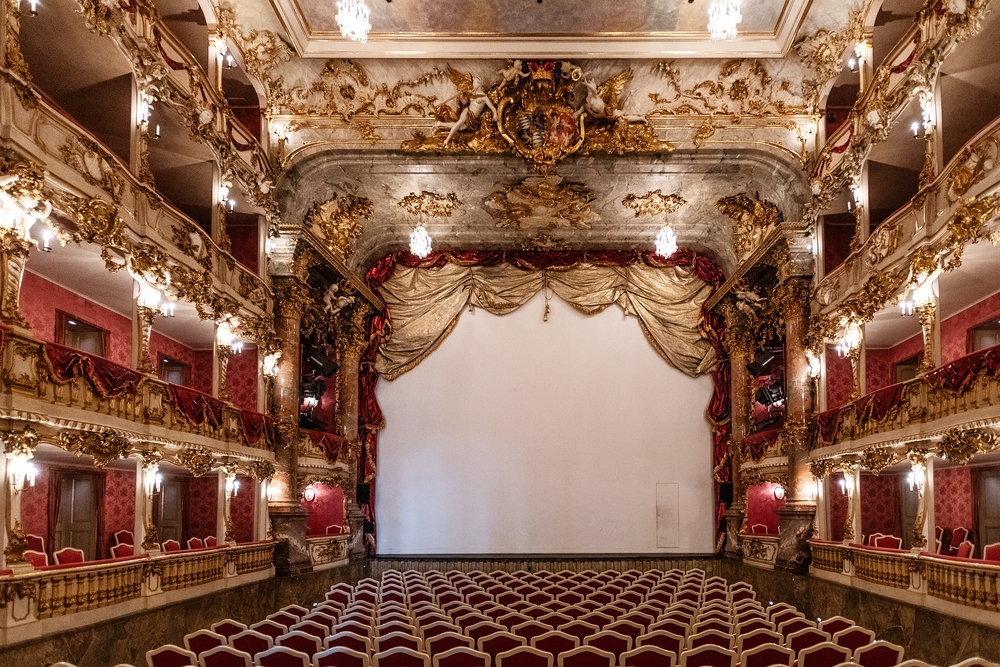 Photo montrant Cartouche with the coats of arms of Maximilian III Joseph Wittelsbach and Marie Anna Wettin at the Cuvilliés Theatre in Munich