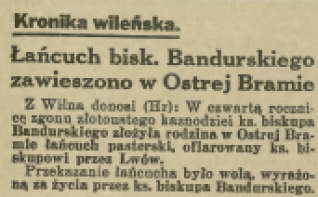 Wycinanka z gazety zatytułowana 'Kronika wileńska' o zawieszeniu łańcucha biskupa Bandurskiego w Ostrej Bramie. Tekst opisuje darowiznę łańcucha pasterskiego przez Lwów, jak podaje 'Ilustrowany Kurier Codzienny', Kraków 1936.