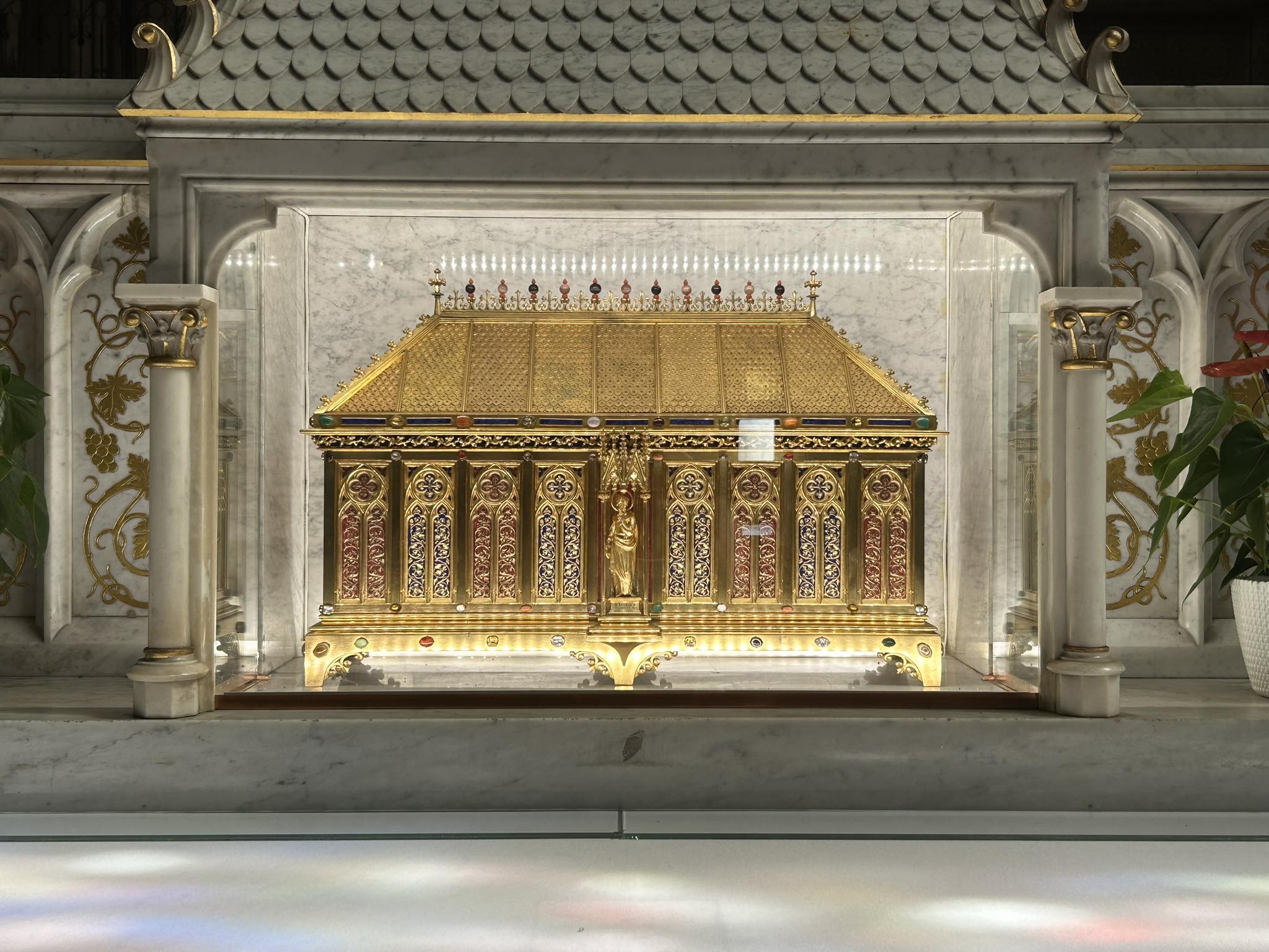 Photo montrant Worship of St John Sarkander and his relics in St Wenceslas Cathedral