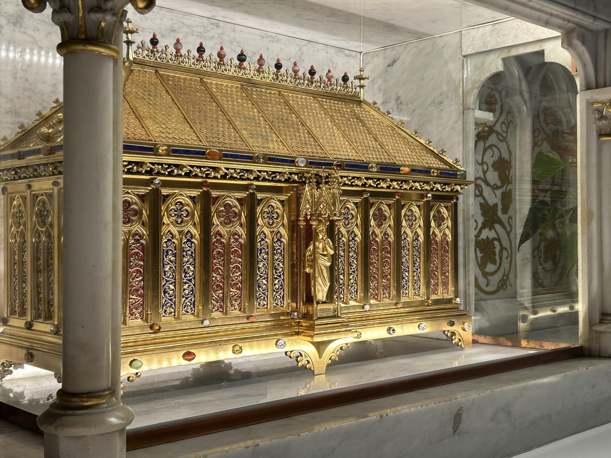 Photo montrant Worship of St John Sarkander and his relics in St Wenceslas Cathedral