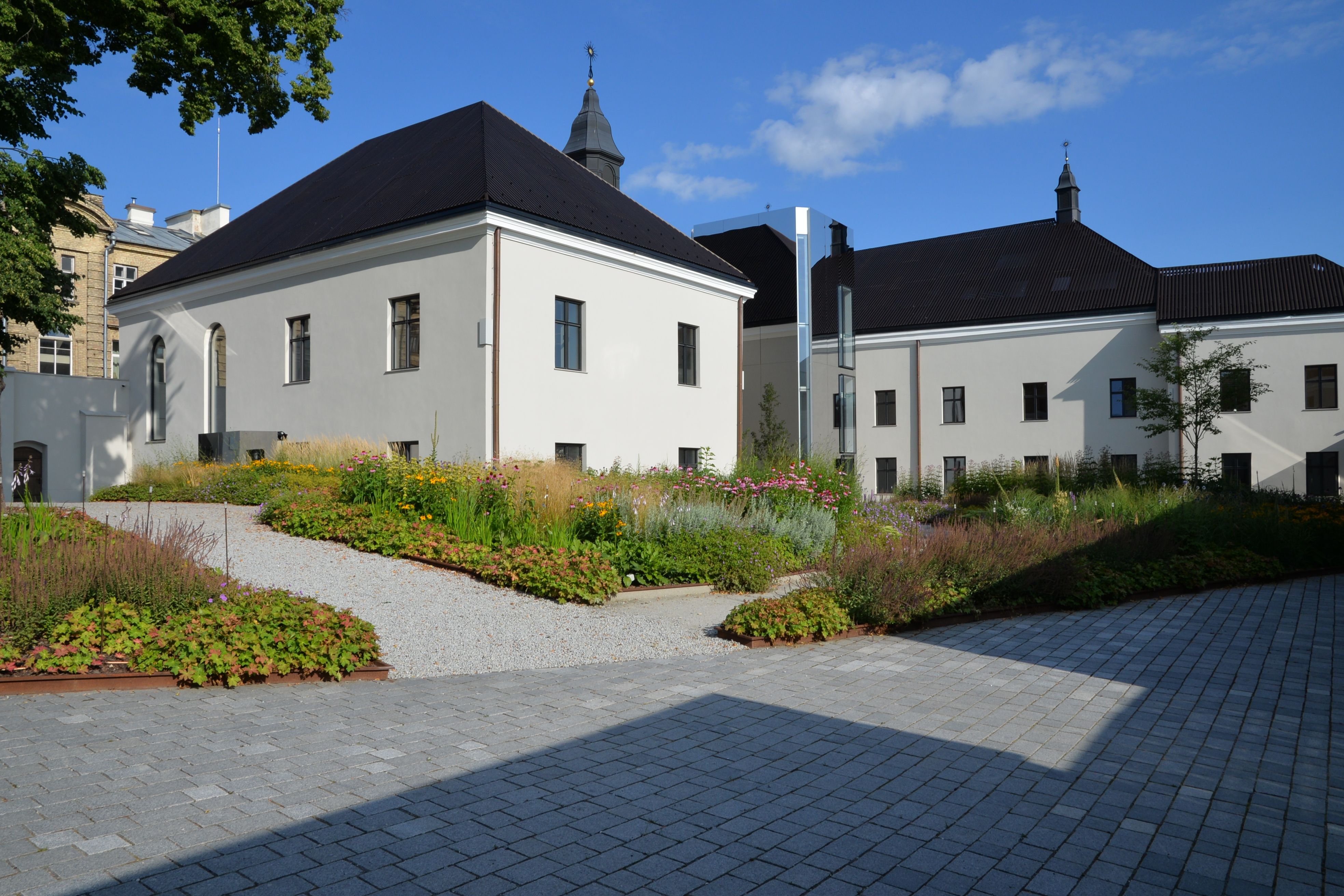 Photo montrant The former Gosiewski Palace and the convent of the Sisters of Mercy