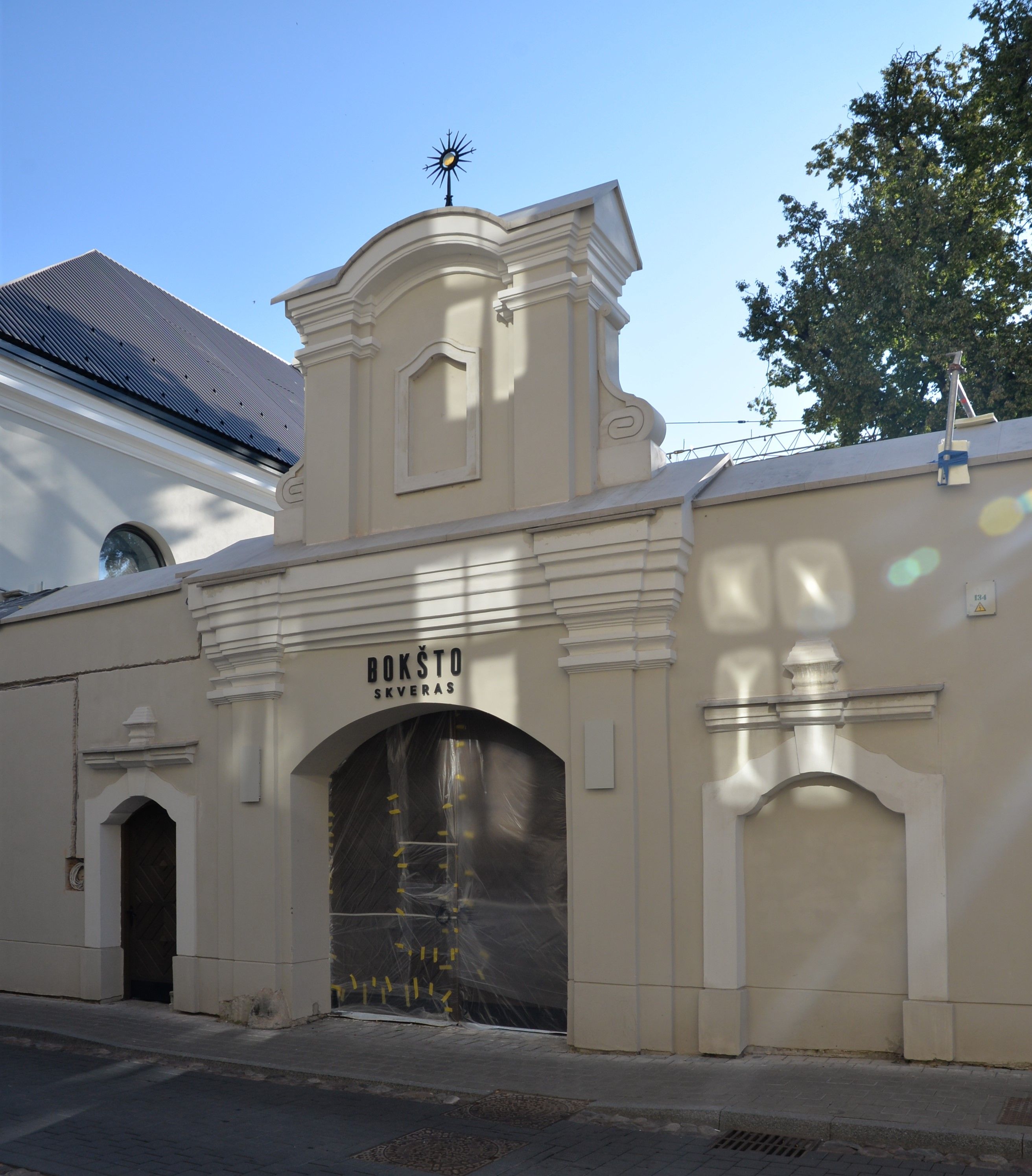 Photo montrant The former Gosiewski Palace and the convent of the Sisters of Mercy