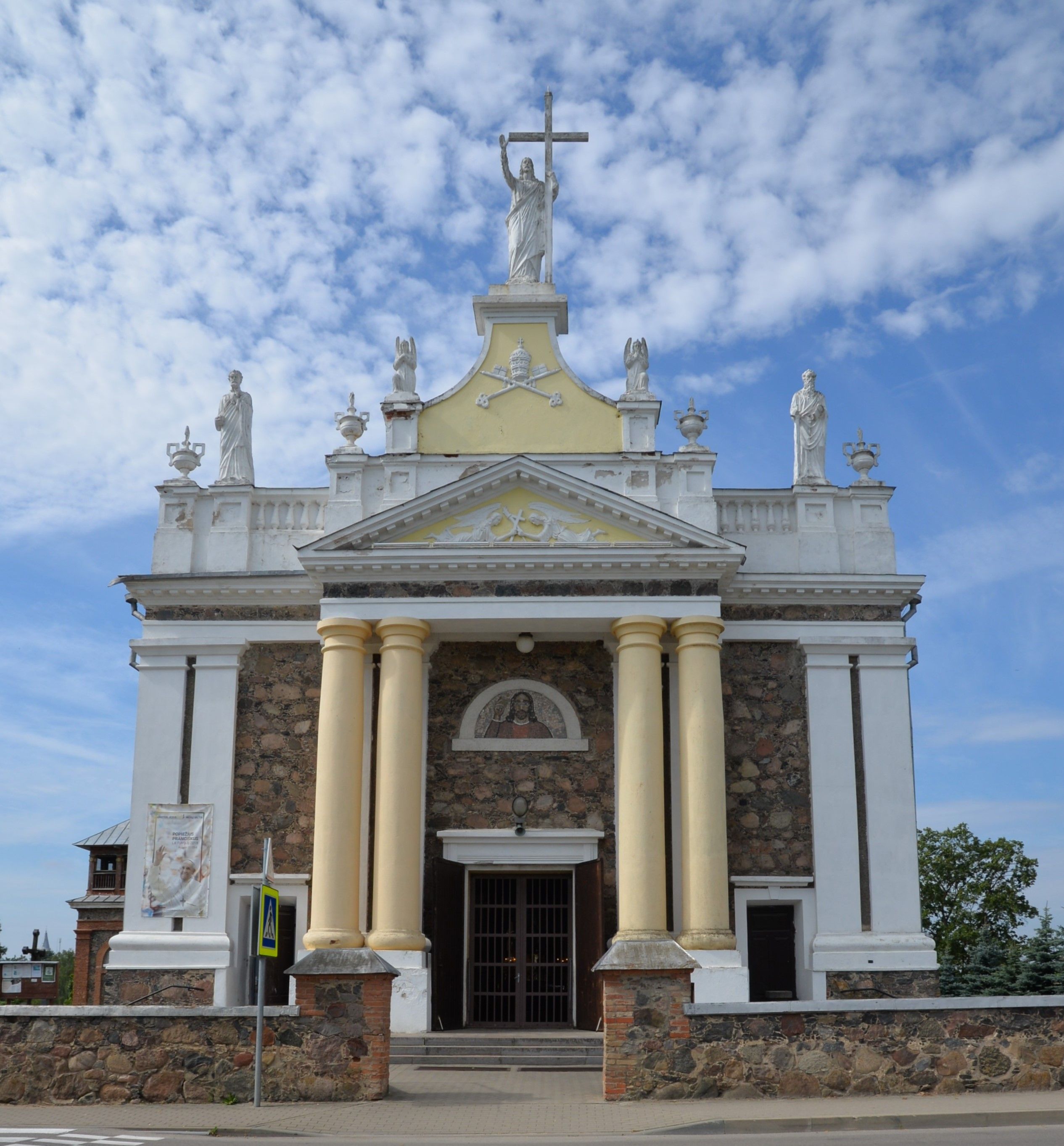 Photo montrant Church of Sts. Peter and Paul in Wiłkomierz