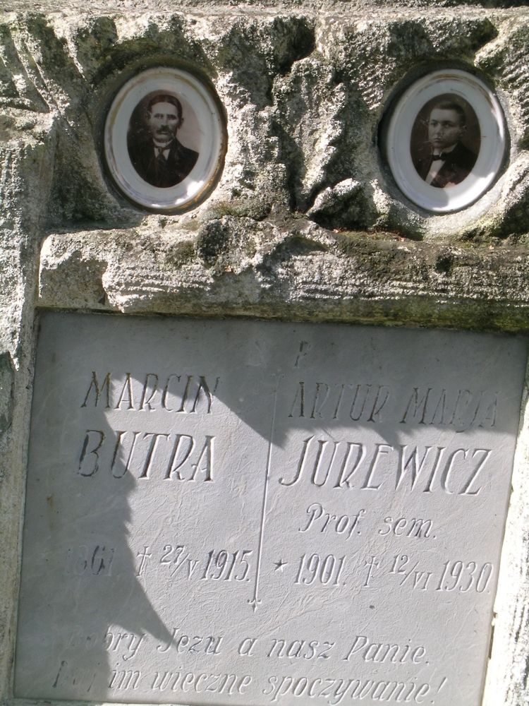 Photo montrant Tombstone of Marcin Butry and Artur Jurewicz