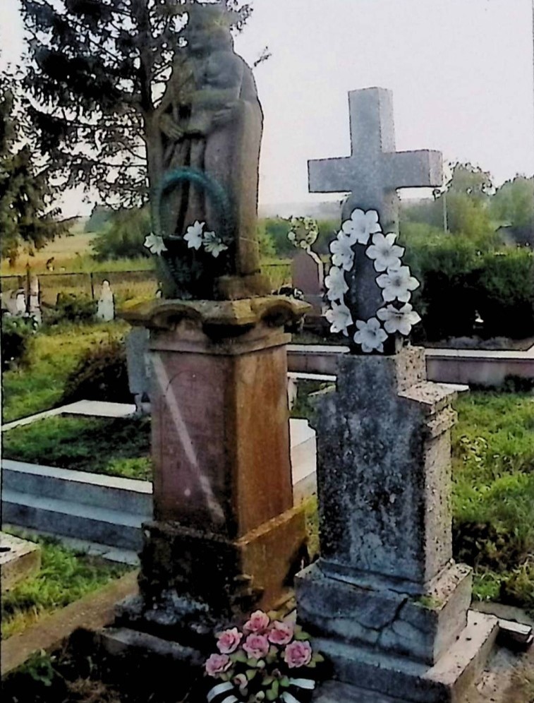 Fotografia przedstawiająca Tombstone of Agnes, Józefa and Albin Podłubny