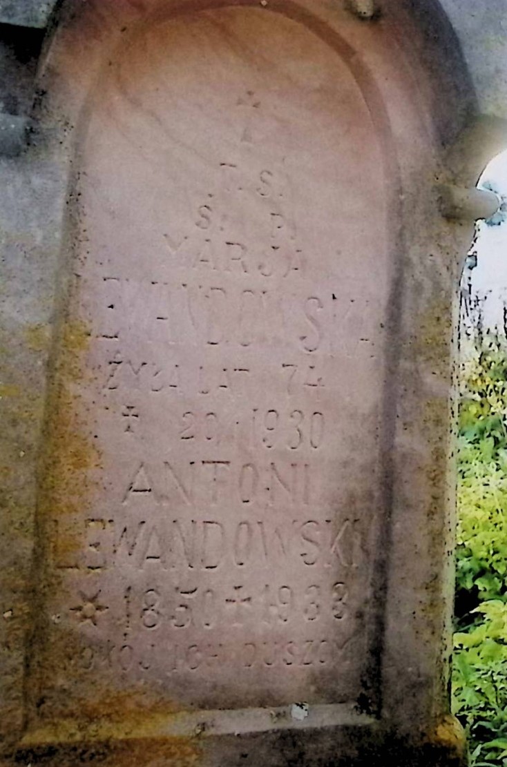 Fotografia przedstawiająca Tombstone of Maria and Antoni Lewandowski