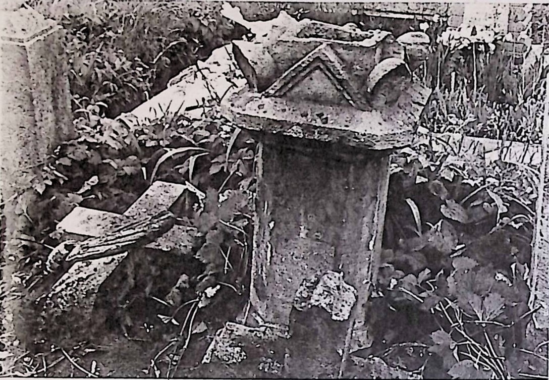 Photo montrant Gravestone of Emilia Gnoińska and Felicja Szpilczyńska