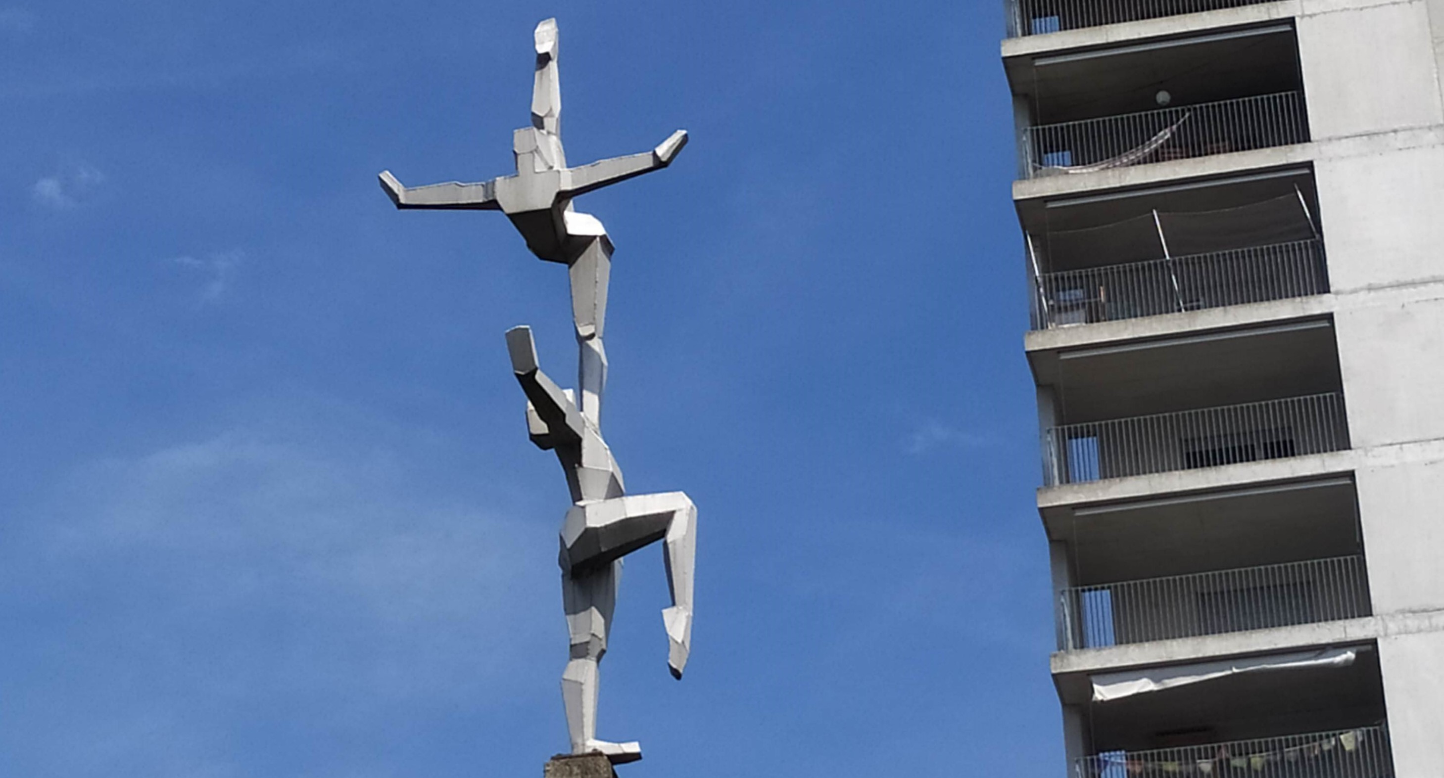 Fotografia przedstawiająca Sculpture \"Acrobats\" by Maciej Piotrowski in Winterthur