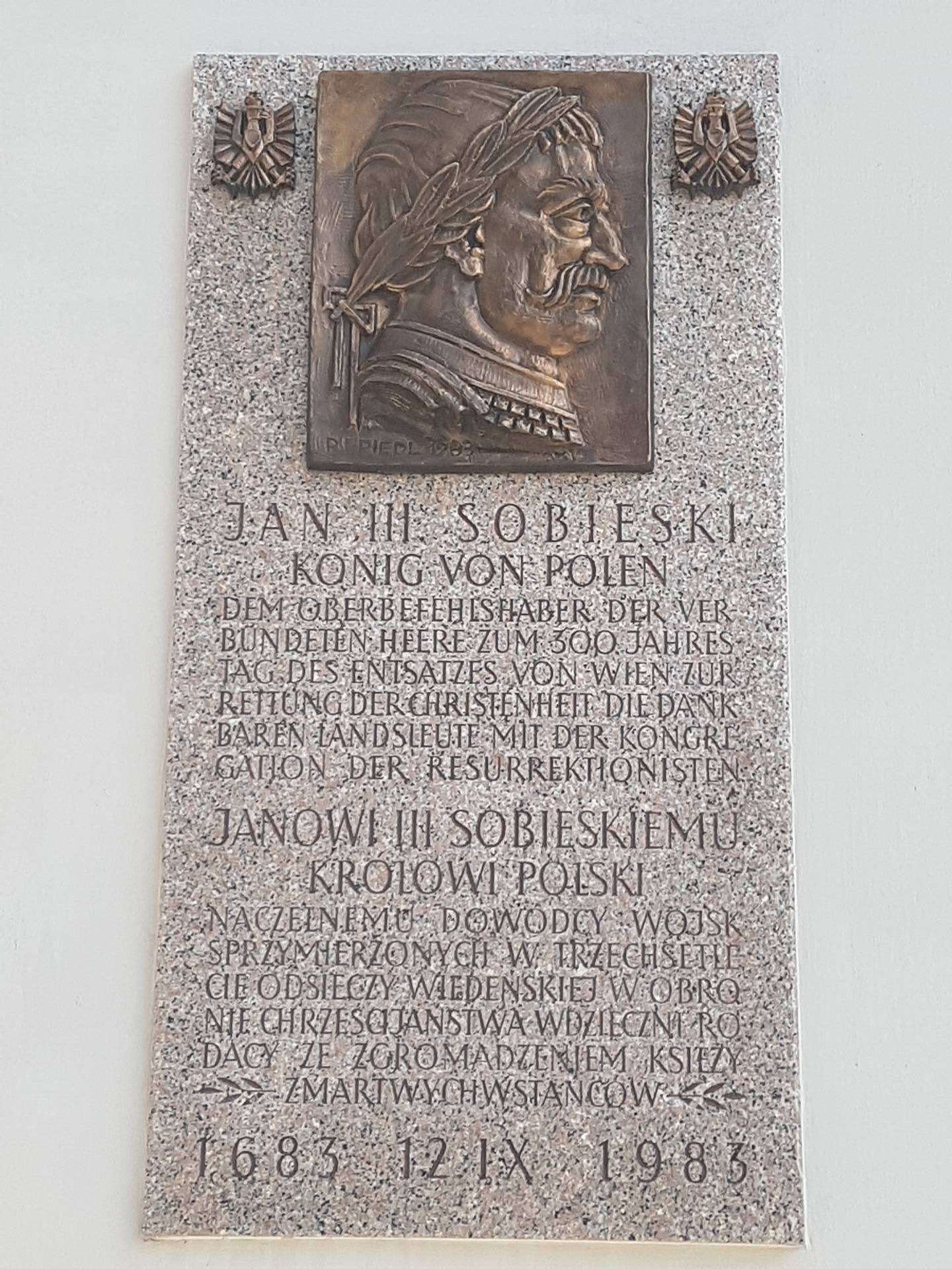 Fotografia przedstawiająca Plaque commemorating King Jan III Sobieski on the Kahlenberg in Vienna