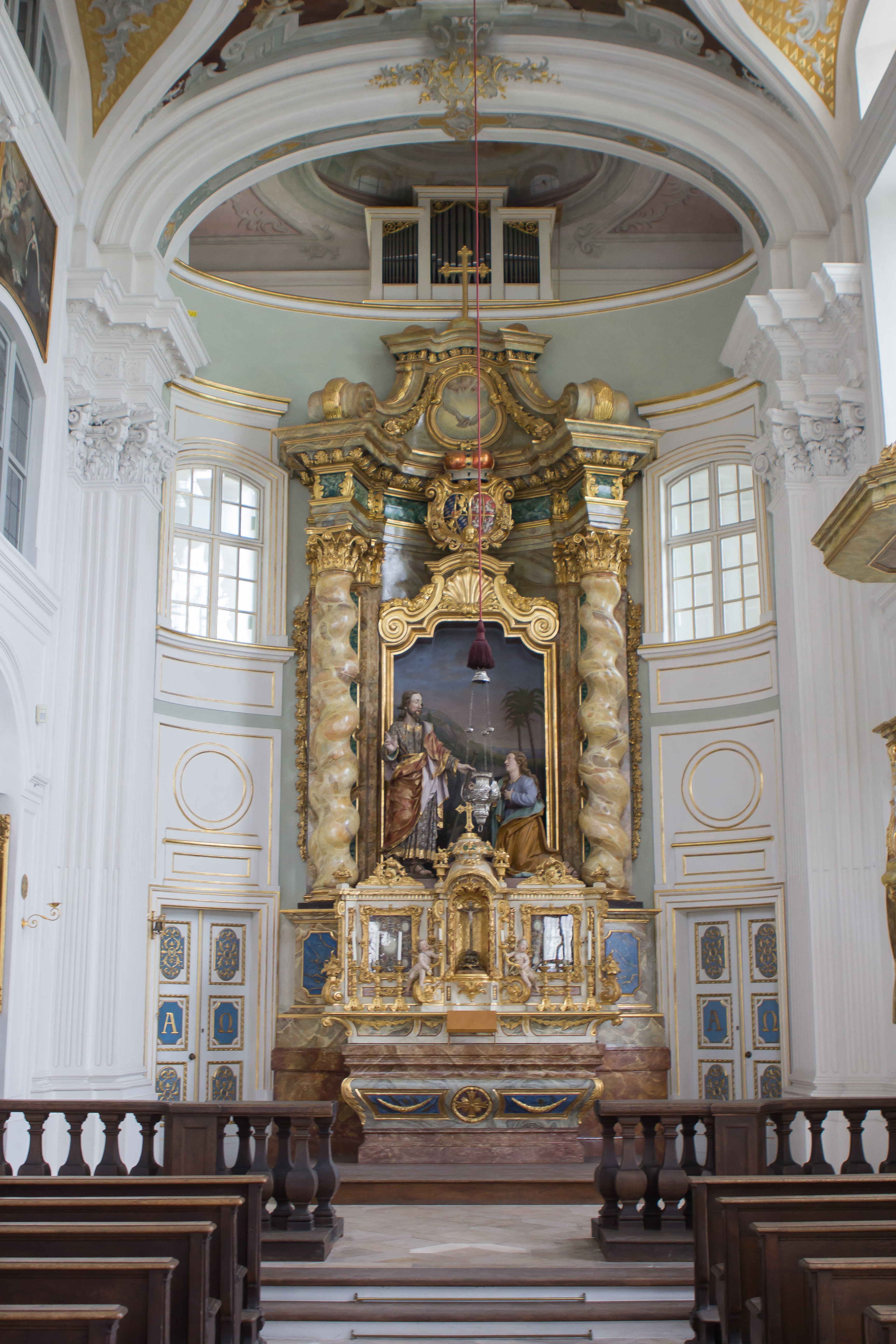 Fotografia przedstawiająca Coat of arms of the Polish-Lithuanian Commonwealth in the chapel of Nymphenburg Palace in Munich