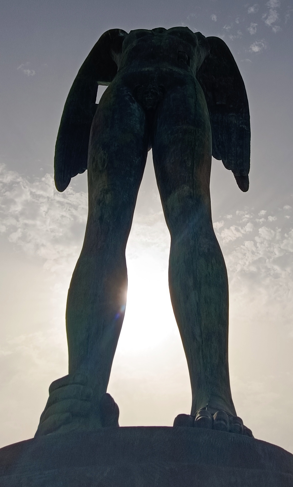 Fotografia przedstawiająca Igor Mitoraj\'s \'Icarus\' sculpture in Syracuse