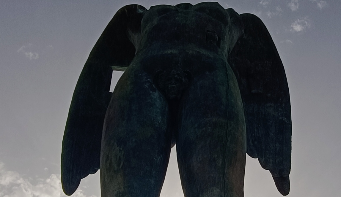 Fotografia przedstawiająca Igor Mitoraj\'s \'Icarus\' sculpture in Syracuse