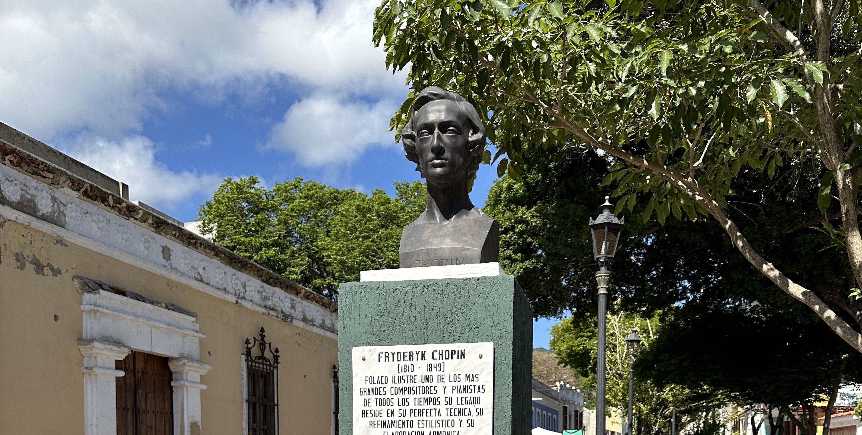 Fotografia przedstawiająca Monument to Frederic Chopin in La Asuncion