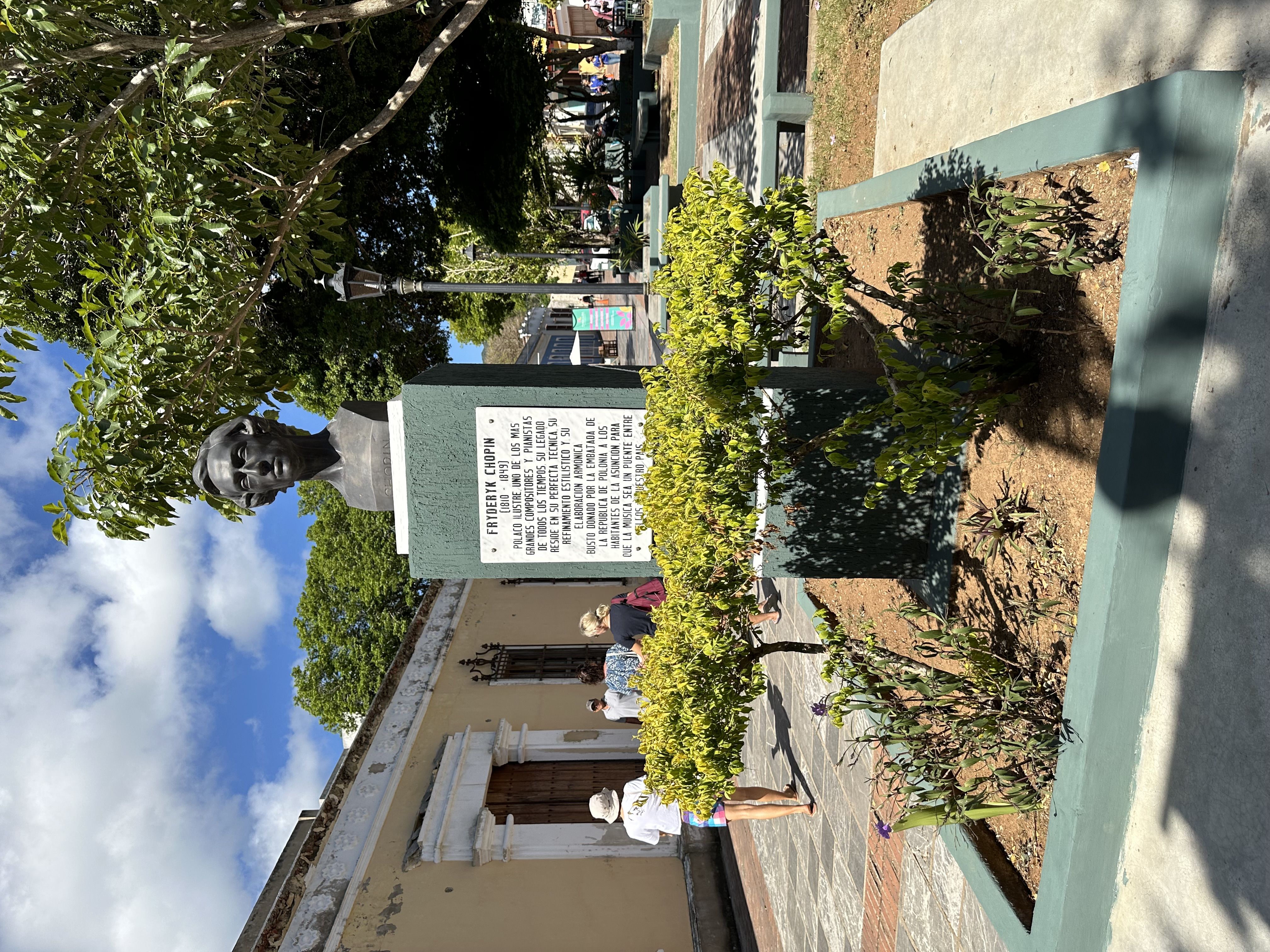 Fotografia przedstawiająca Monument to Frederic Chopin in La Asuncion