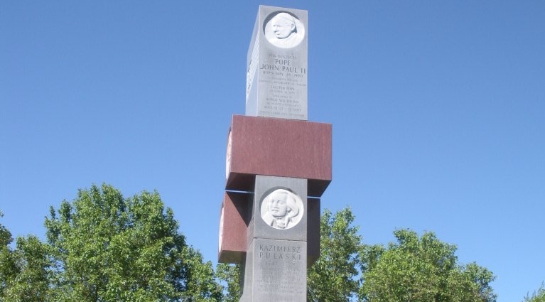 Fotografia przedstawiająca Pulaski Monument in Denver