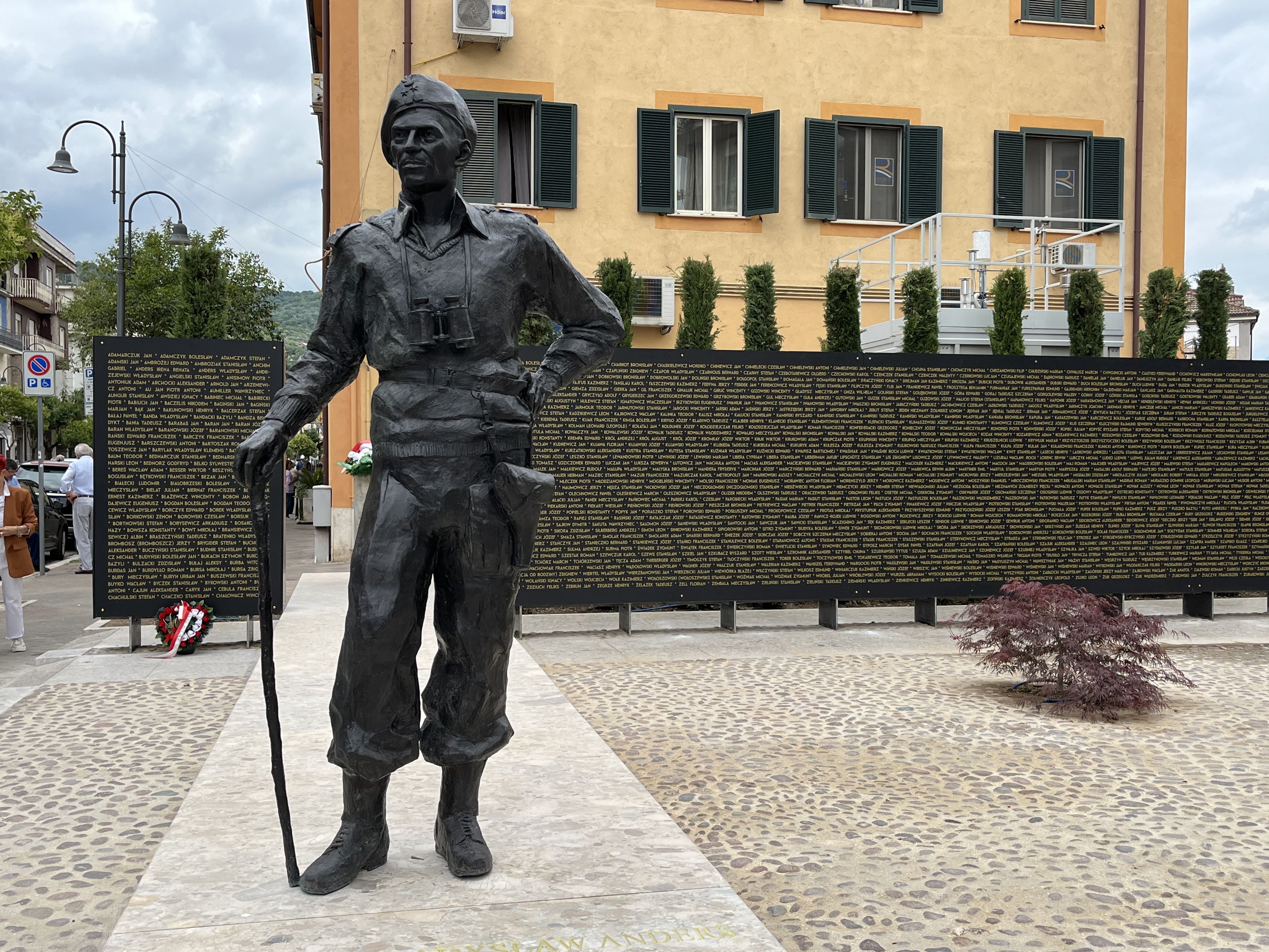 Photo montrant General Anders Memorial in Cassino