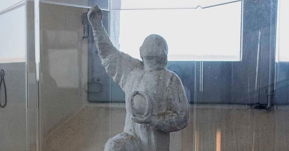 Fotografia przedstawiająca Plaster model of a sculpture of Nicolaus Copernicus in the Museo della Specola in Bologna