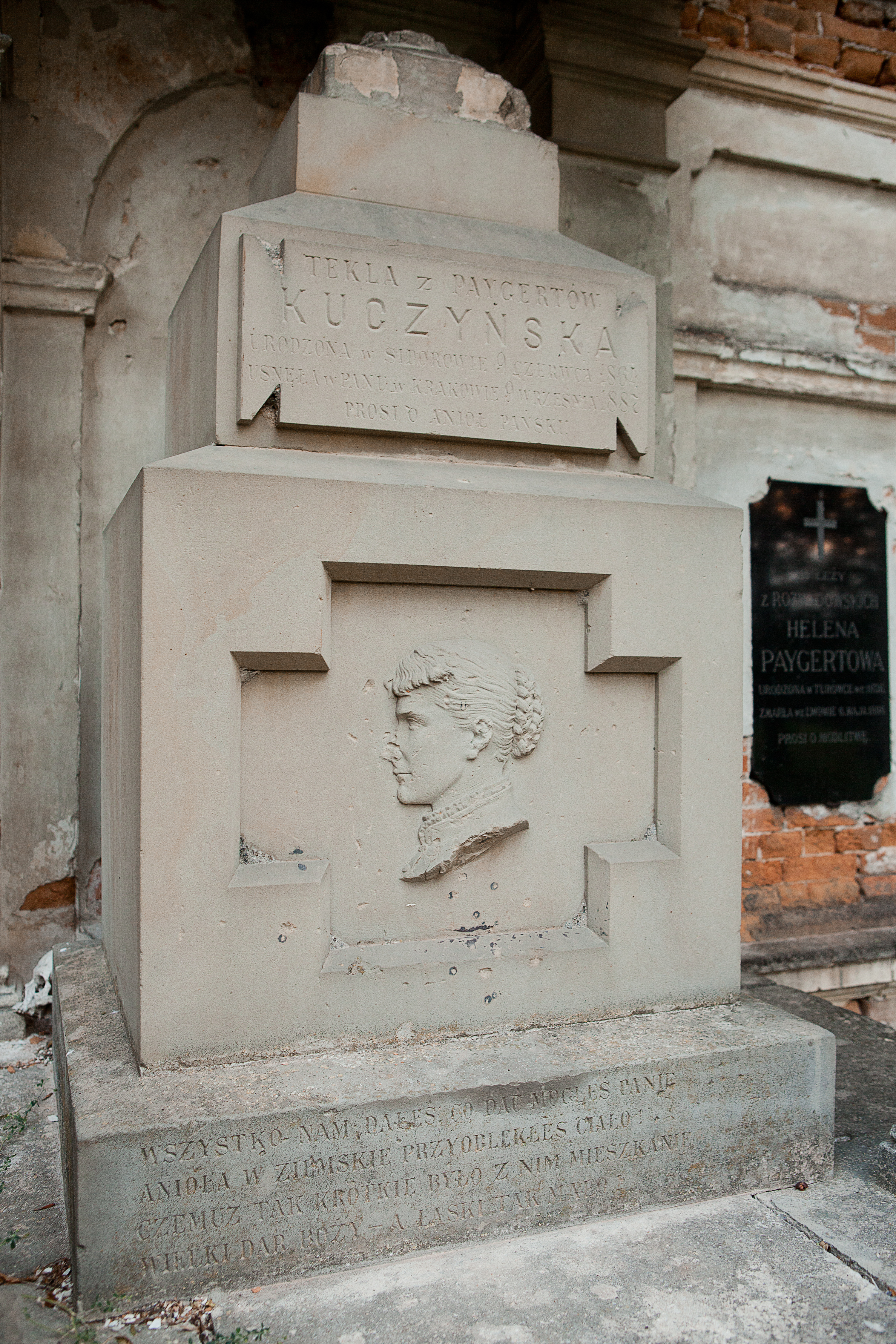 Photo montrant Pierre tombale de Tekla Kuczynska dans le cimetière polonais de Sidorovo