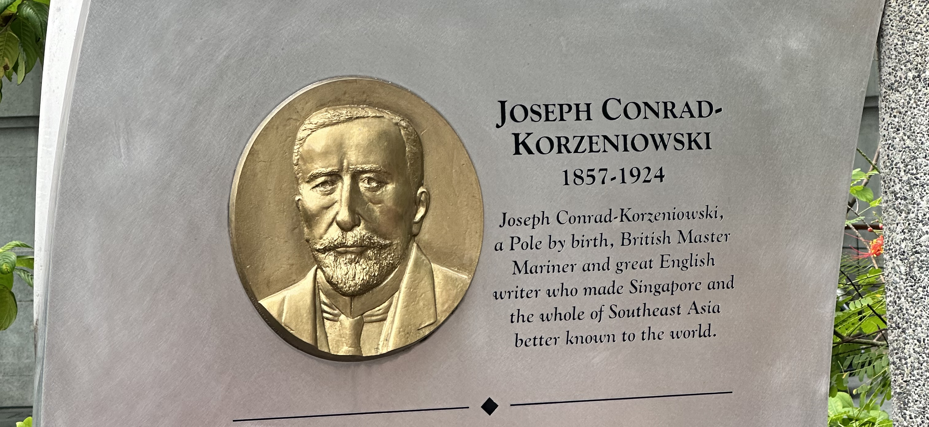 Photo montrant Plaque commémorant Joseph (Joseph) Conrad-Korzeniowski à Singapour