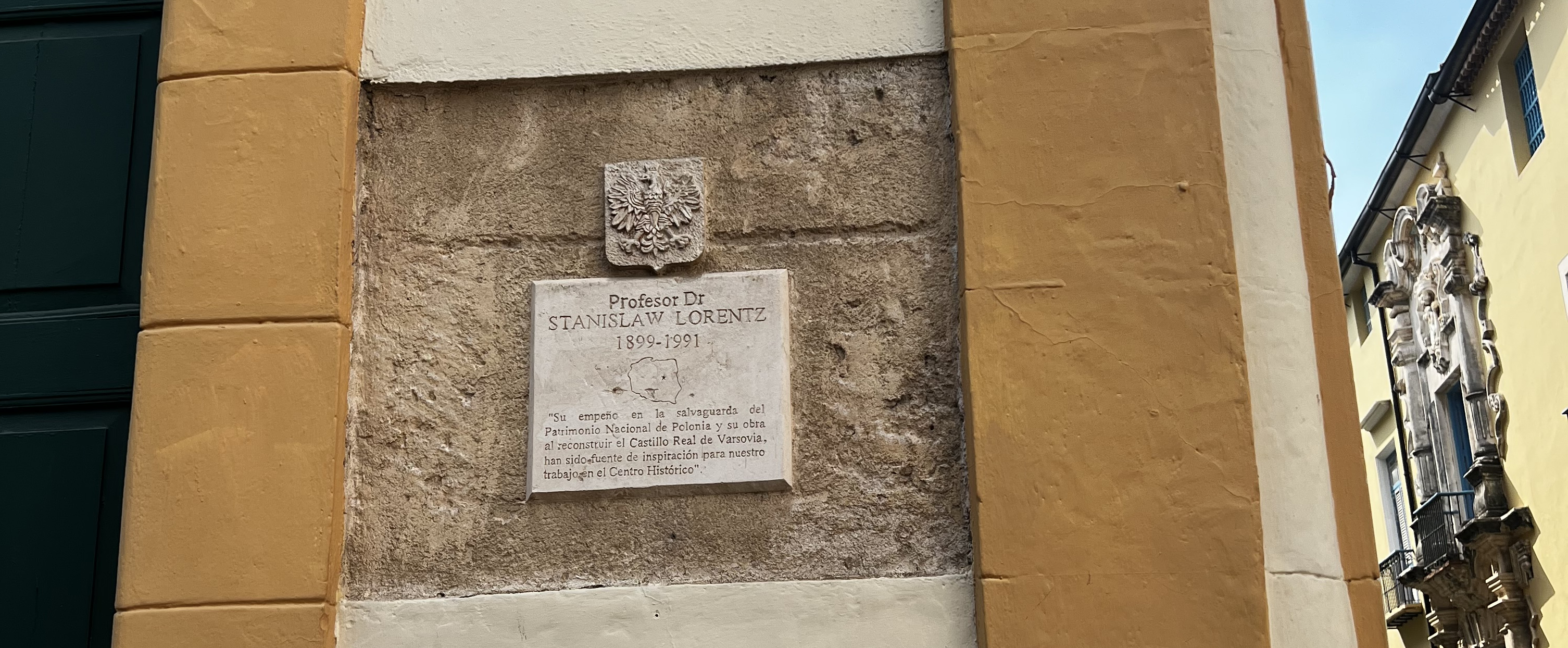 Fotografia przedstawiająca Plaque commemorating Stanislaw Lorentz in Havana