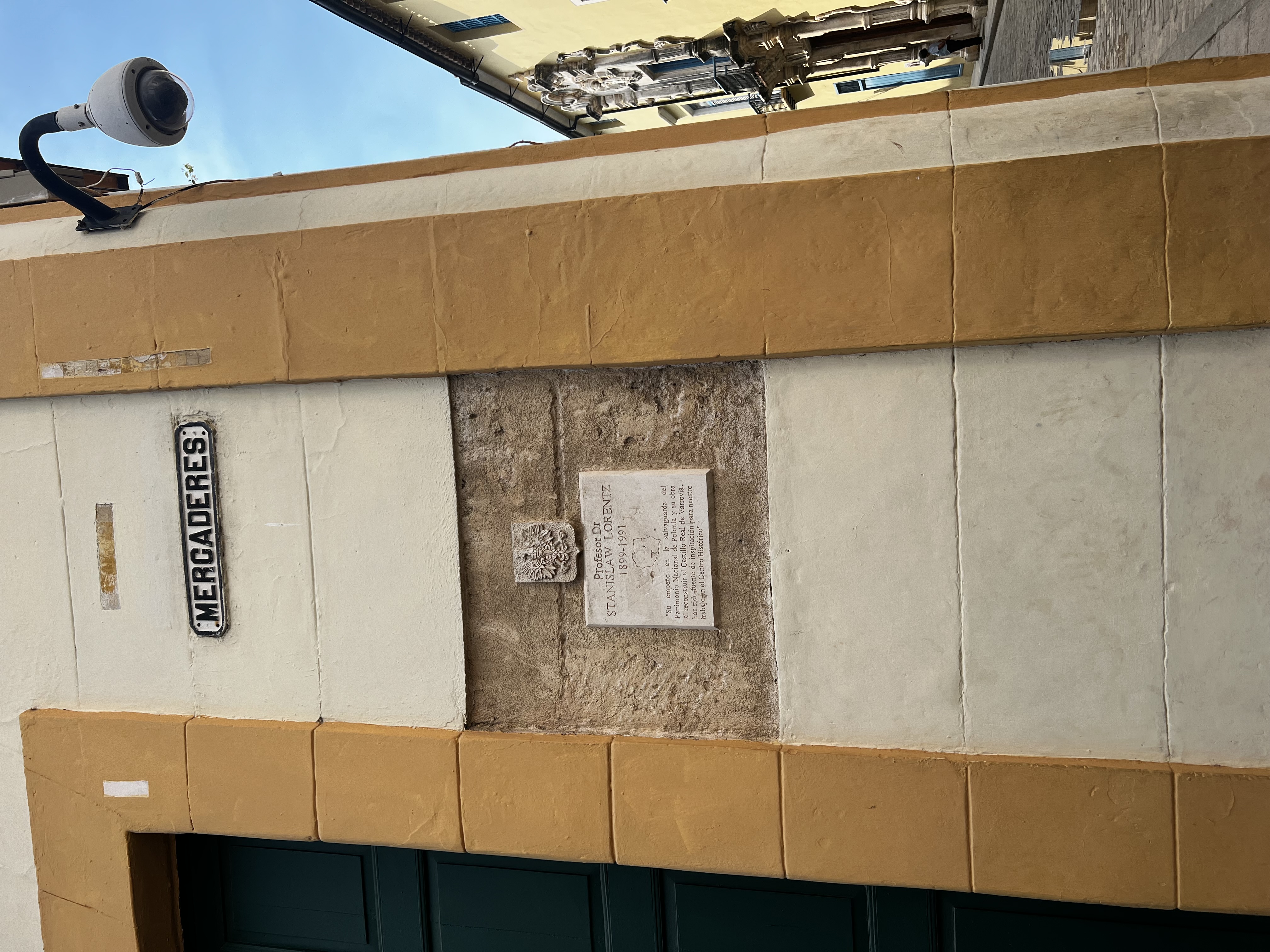 Fotografia przedstawiająca Plaque commemorating Stanislaw Lorentz in Havana