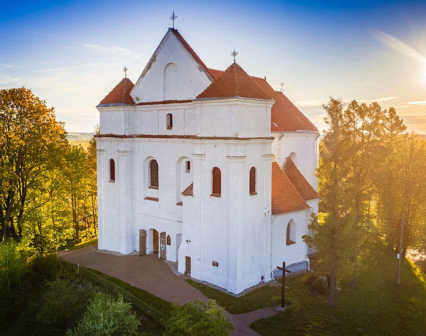 Fotografia przedstawiająca Kościół Przemienienia Pańskiego w Nowogródku