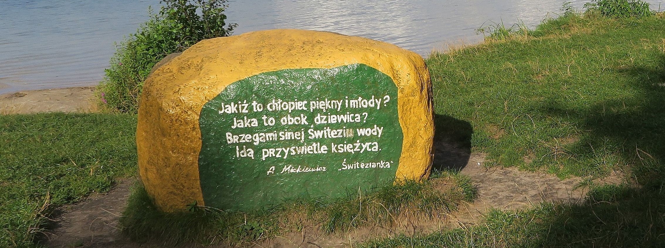 Fotografia przedstawiająca Stone on the shore of Lake Svitez