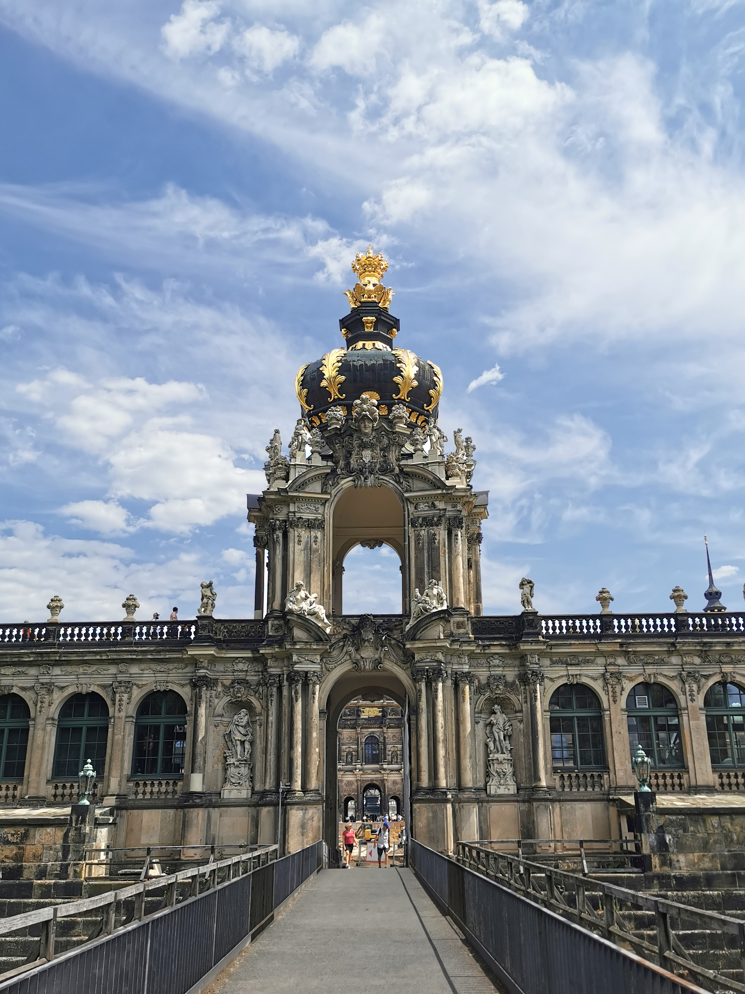 Fotografia przedstawiająca Brama Koronna kompleksu Zwinger w Dreźnie