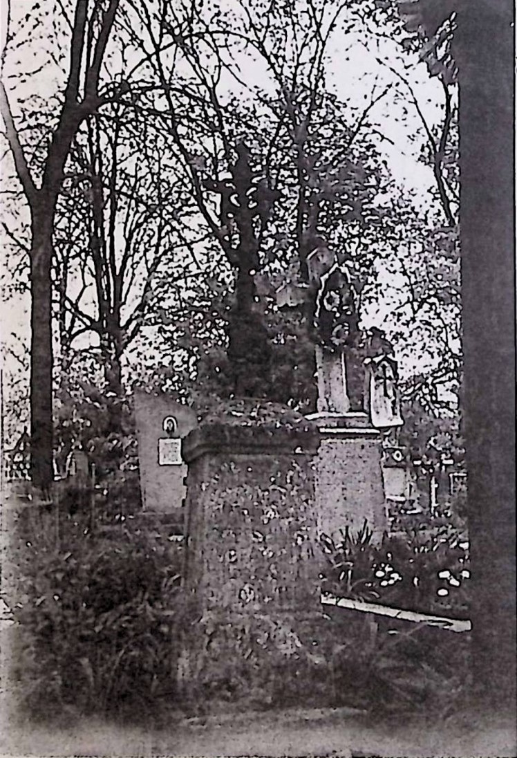 Fotografia przedstawiająca Tombstone of Antoni, Józefa, Julia and Magdalena Butra