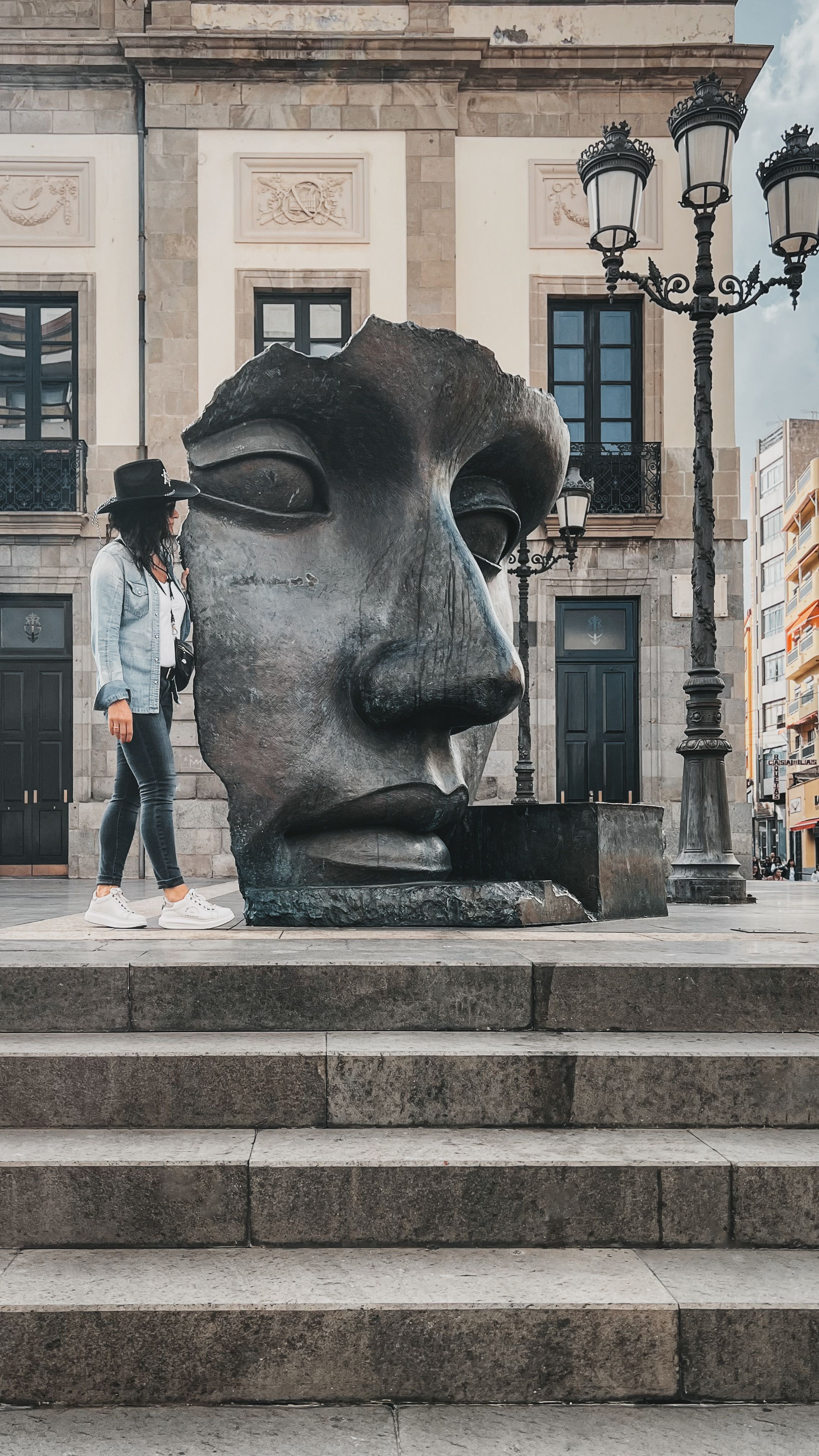 Fotografia przedstawiająca Sculpture \"Per Adriano\" by Igor Mitoraj in Santa Cruz de Tenerife