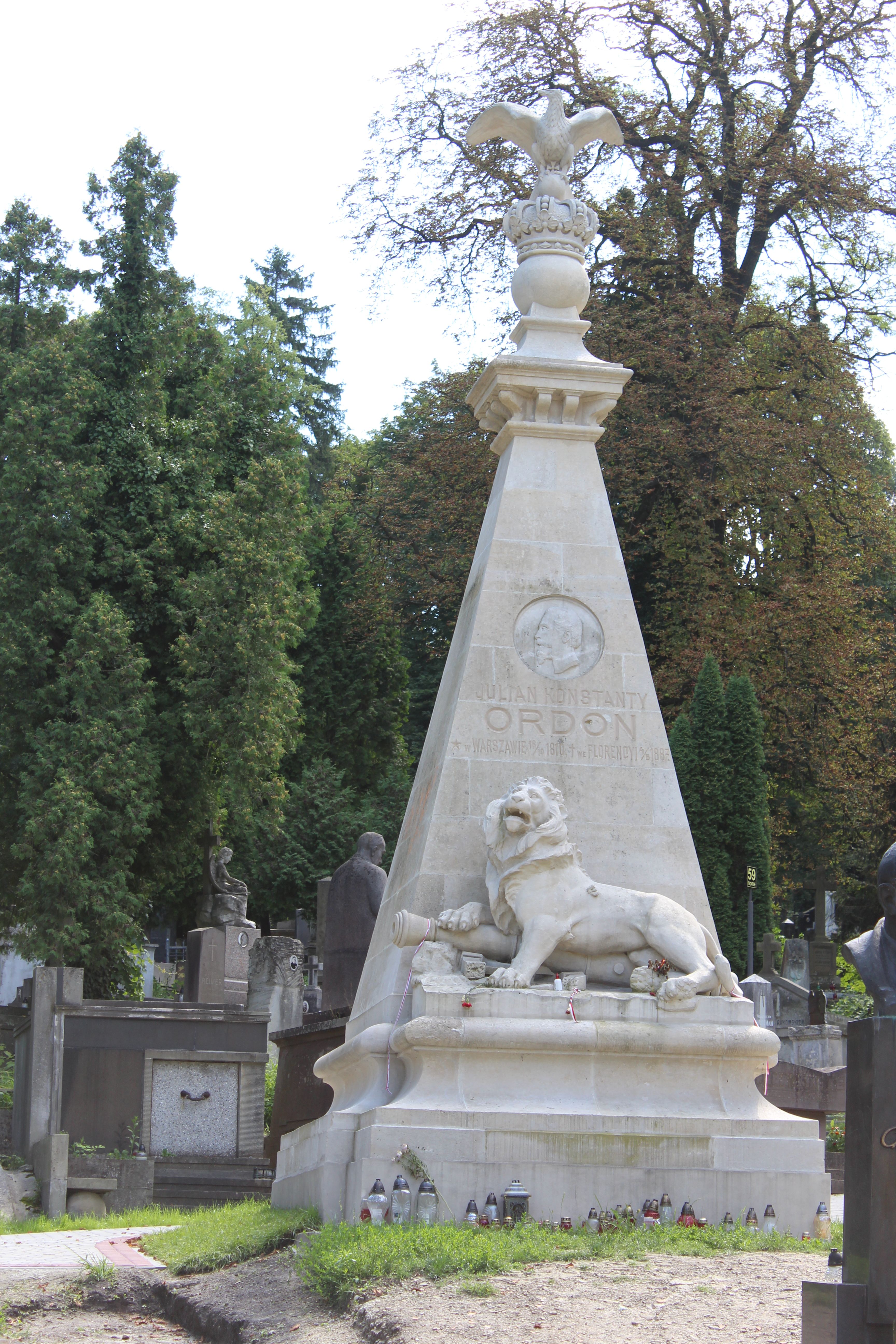 Photo montrant Pierre tombale de Julian Konstanty Ordon au cimetière de Lychakiv à Lviv