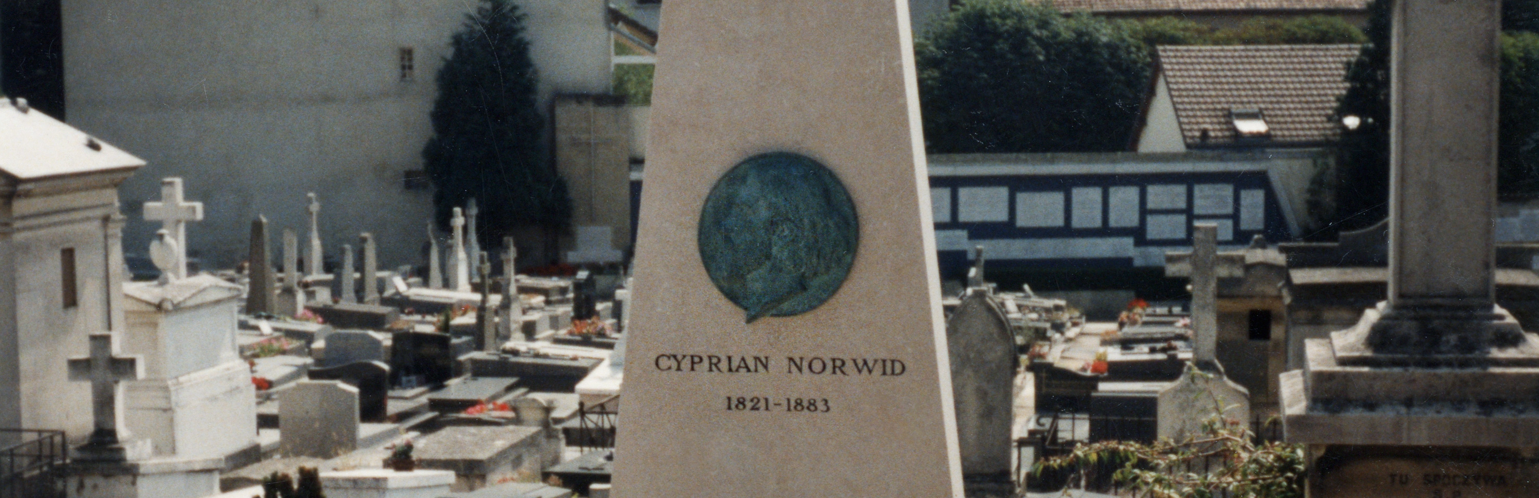 Fotografia przedstawiająca Tombstone of Cyprian Norwid in Montmorency cemetery