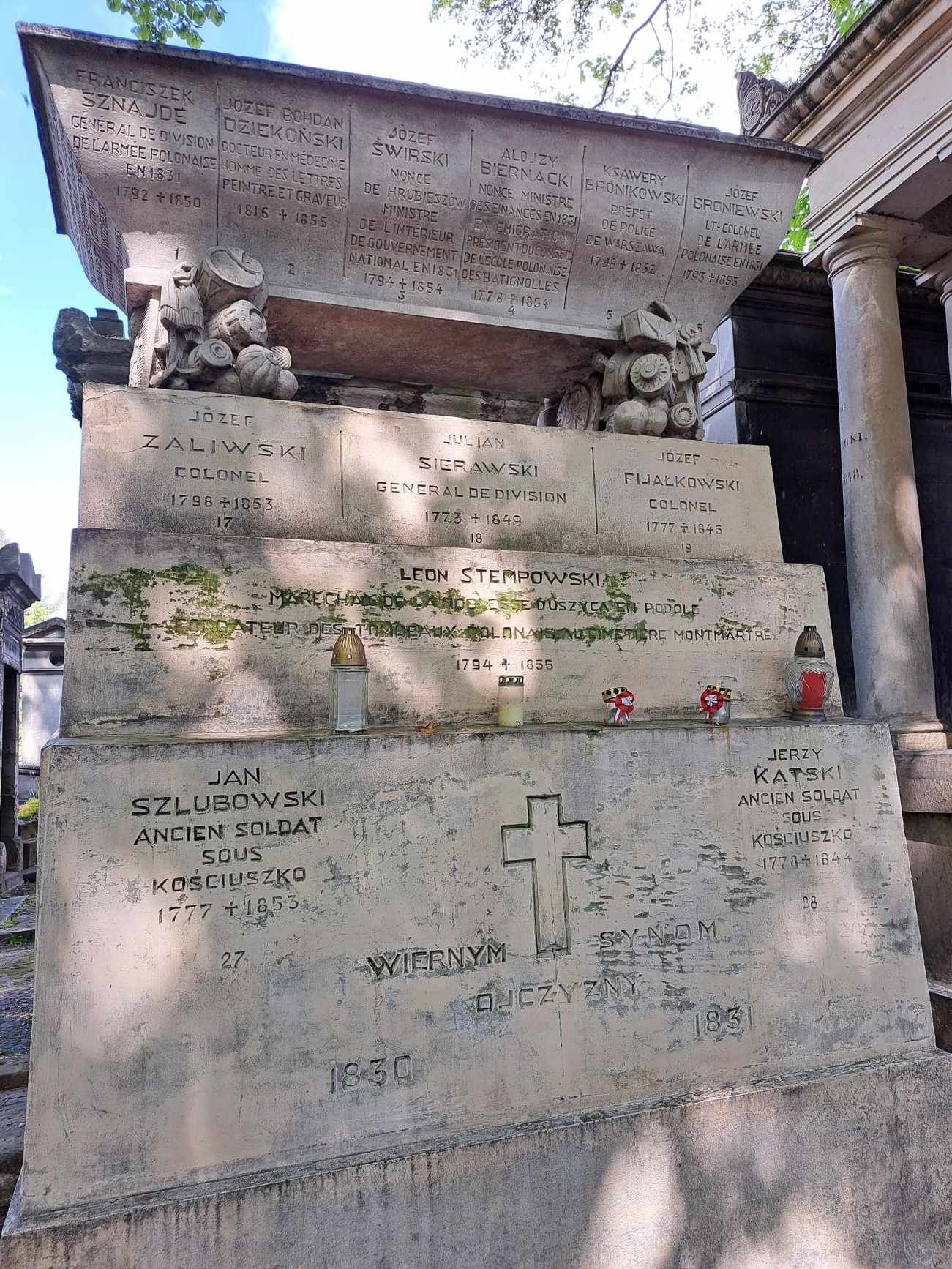 Fotografia przedstawiająca Tomb of Leon Stempowski and other Polish soldiers at Montmartre Cemetery in Paris