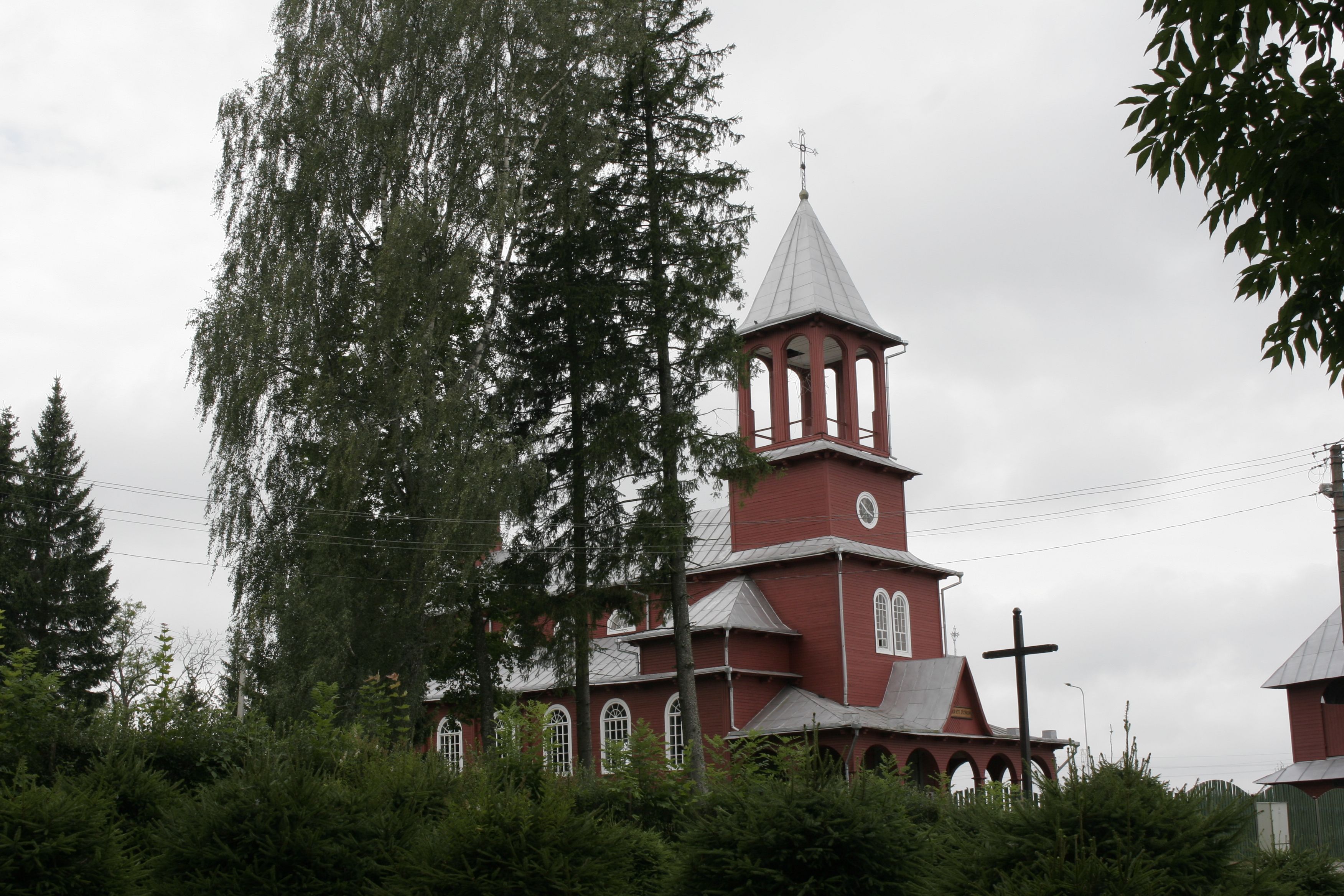 Photo montrant Église de la Sainte Trinité et de Saint Casimir à Miedniki Królewskie