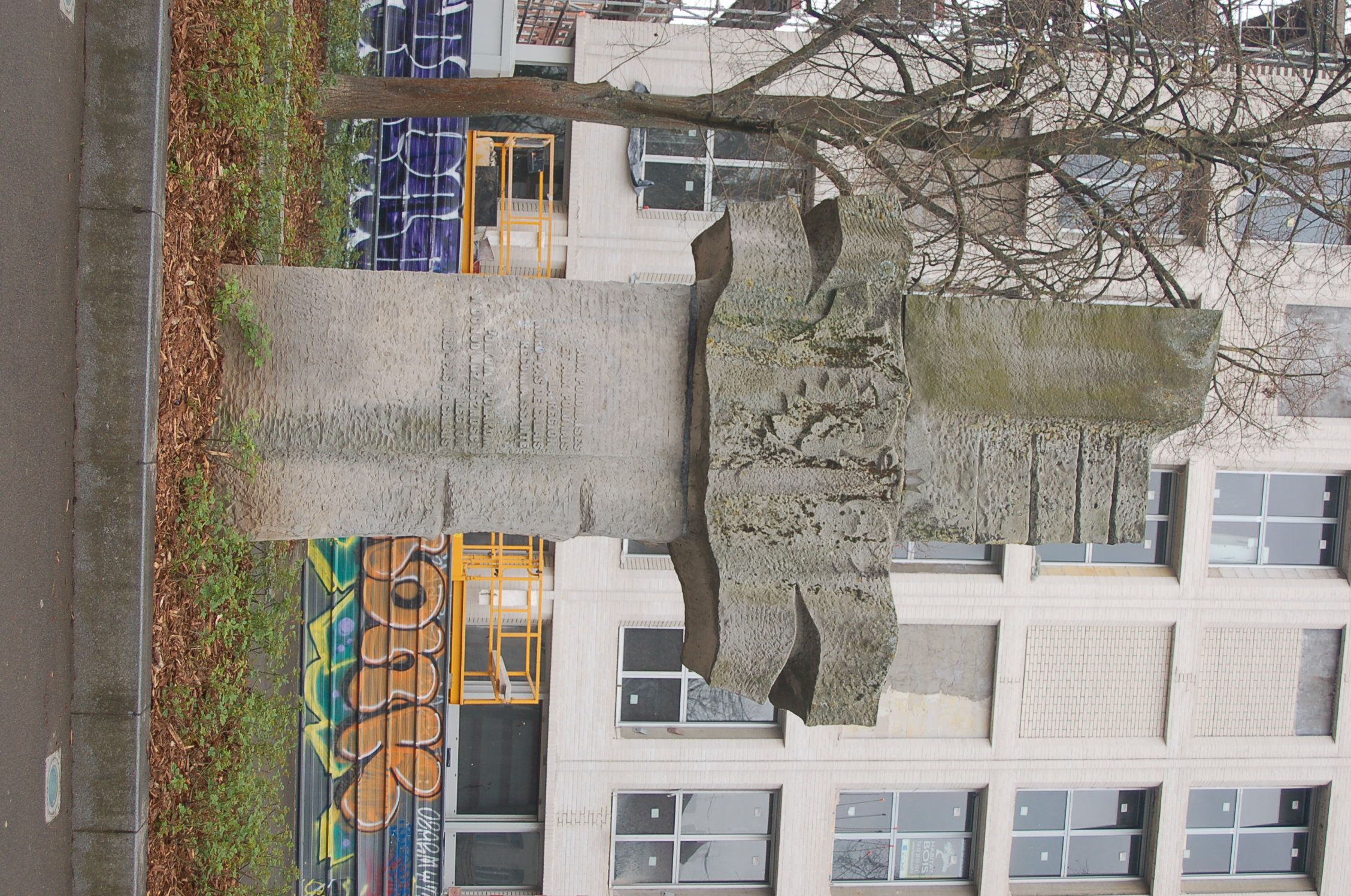 Photo montrant Monument de reconnaissance aux Polonais dans le square de la communauté polonaise de Lille