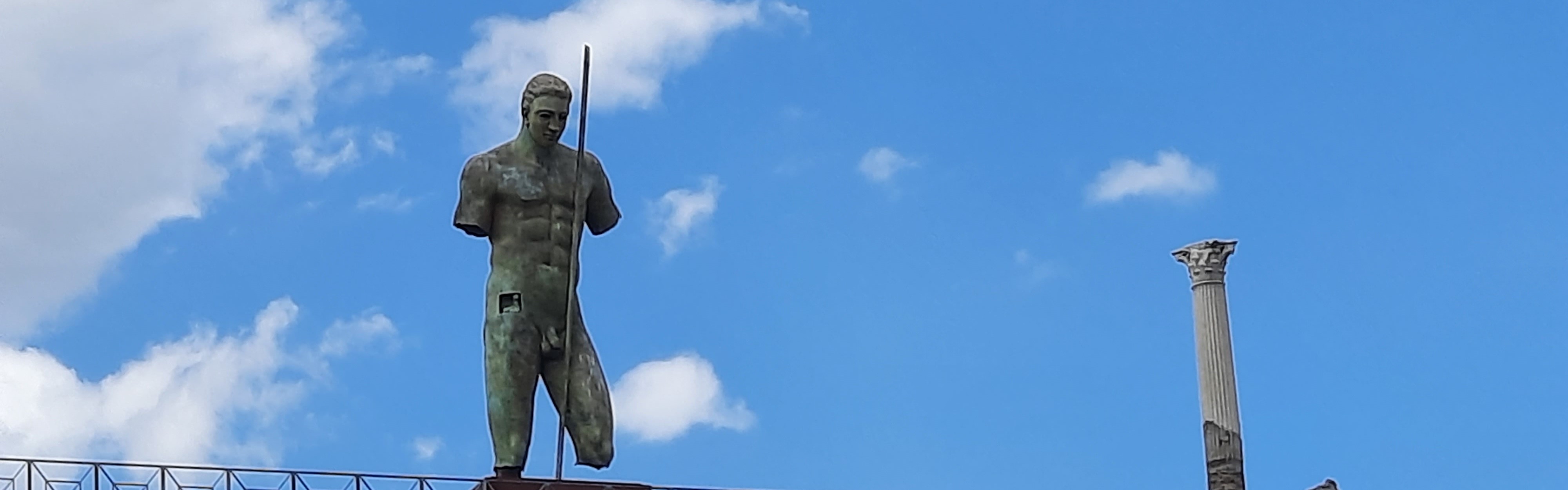 Fotografia przedstawiająca Igor Mitoraj\'s \'Daedalus\' sculpture in Pompeii