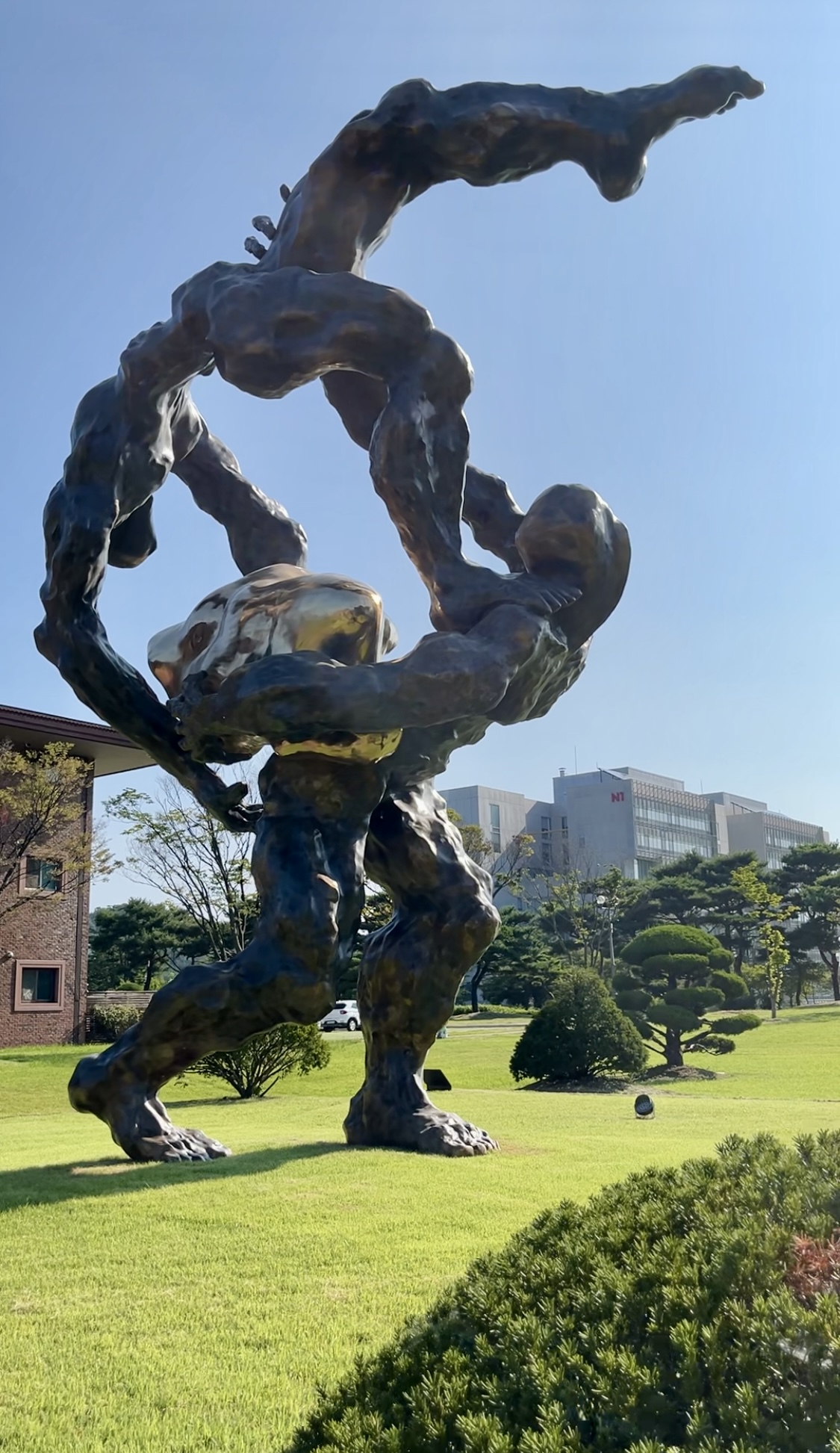 Photo showing Sculpture \"Hope\" by Tomasz Koclęga in Daejeon