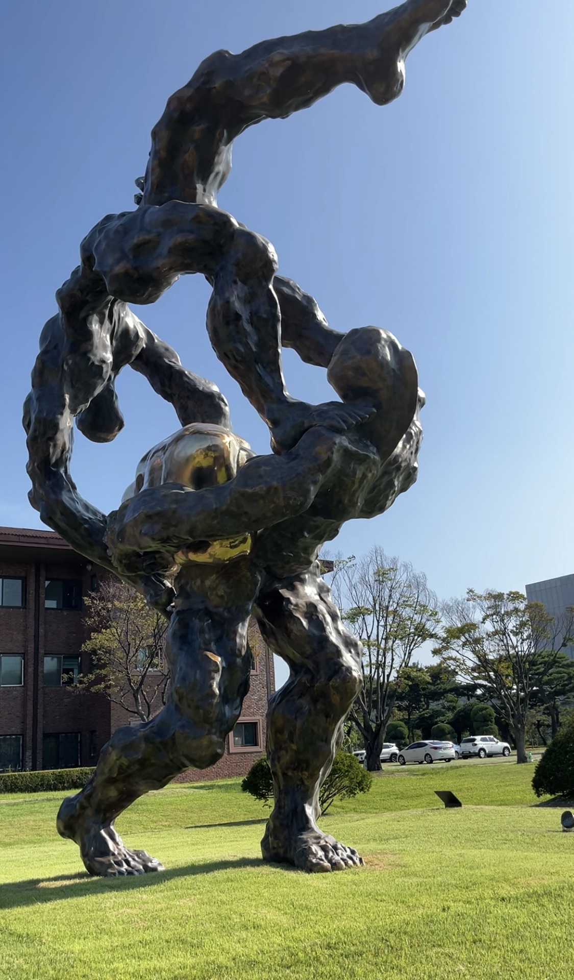 Photo showing Sculpture \"Hope\" by Tomasz Koclęga in Daejeon