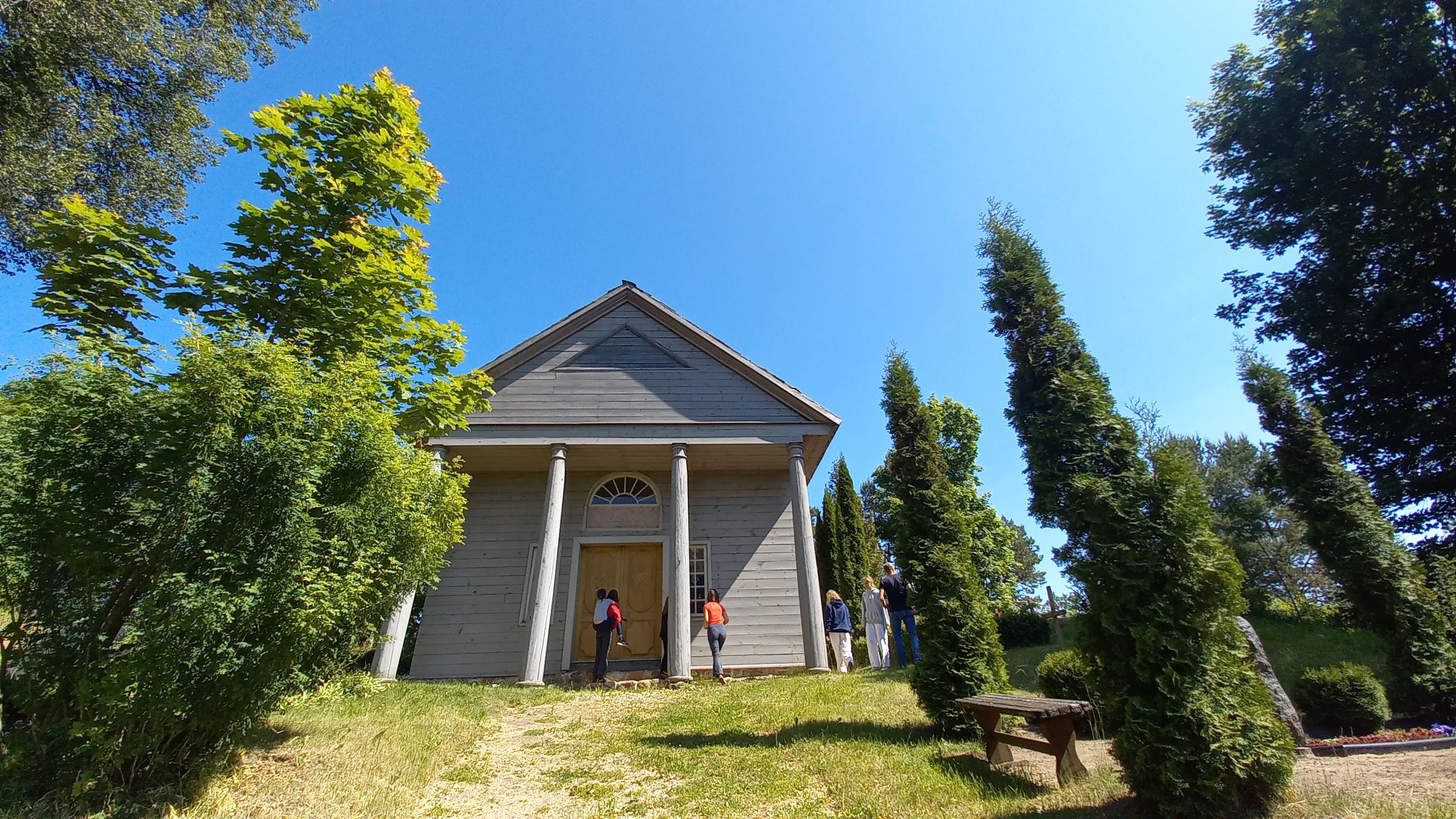 Fotografia przedstawiająca Wooden chapel in Bērzpils