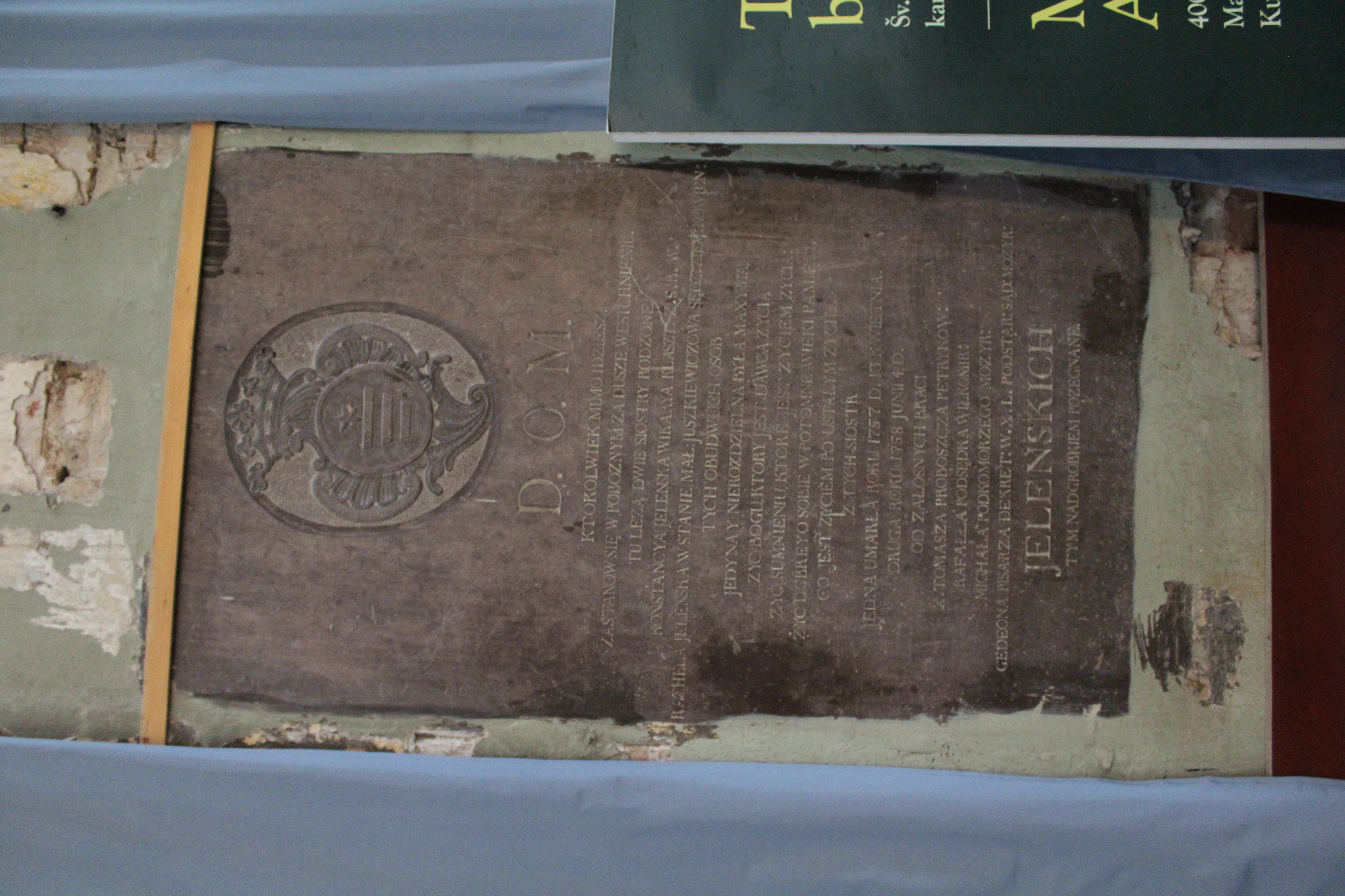 Photo montrant Epitaphe des sœurs Jeleński dans l\'église de la Sainte-Trinité à Vilnius