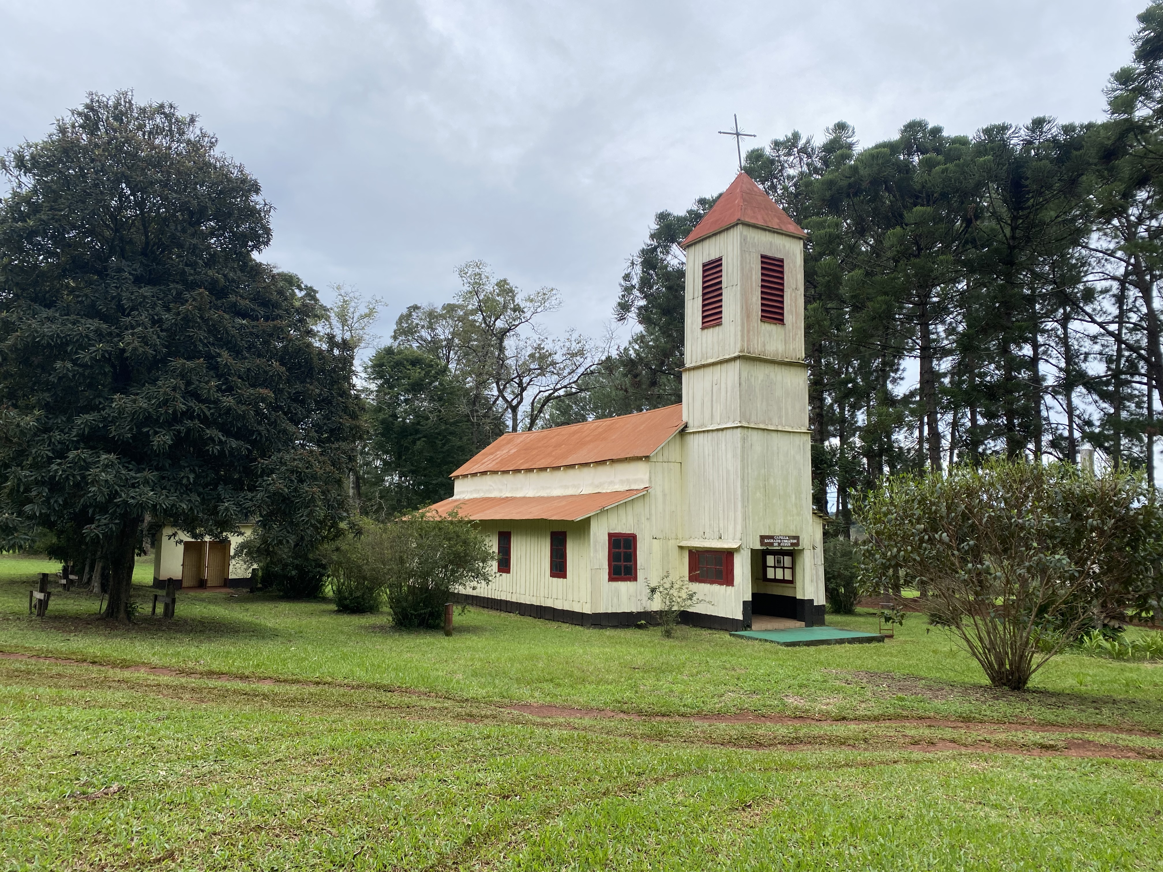 Photo montrant Chapelle du Sacré-Cœur de Jésus dans la colonie de Gobernador Lanusse