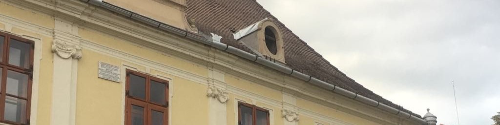 Photo montrant Maison Teleki et plaque commémorative de Joseph Bem à Târgu Mureș