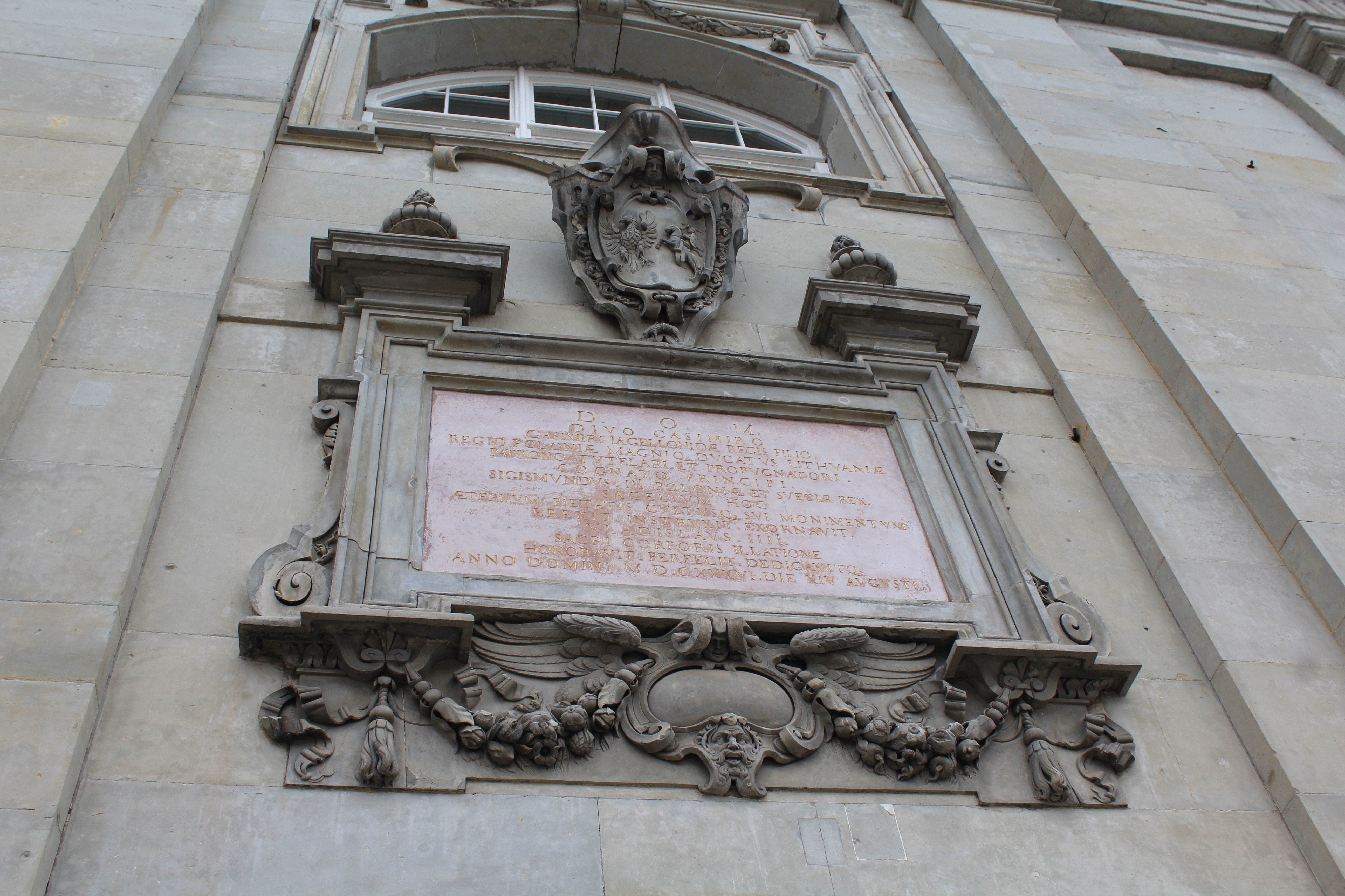 Photo showing Plaque commemorating Casimir Jagiellonian at Vilnius Cathedral