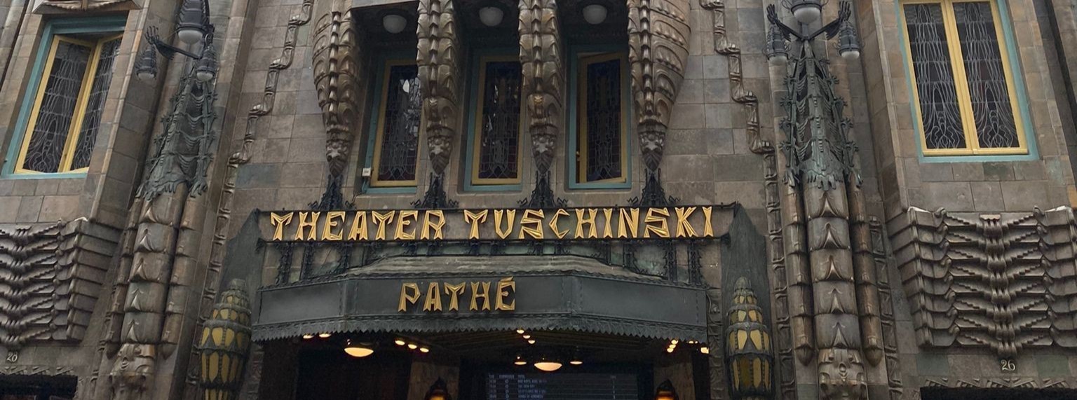 Fotografia przedstawiająca Theater Tuschinski w Amsterdamie