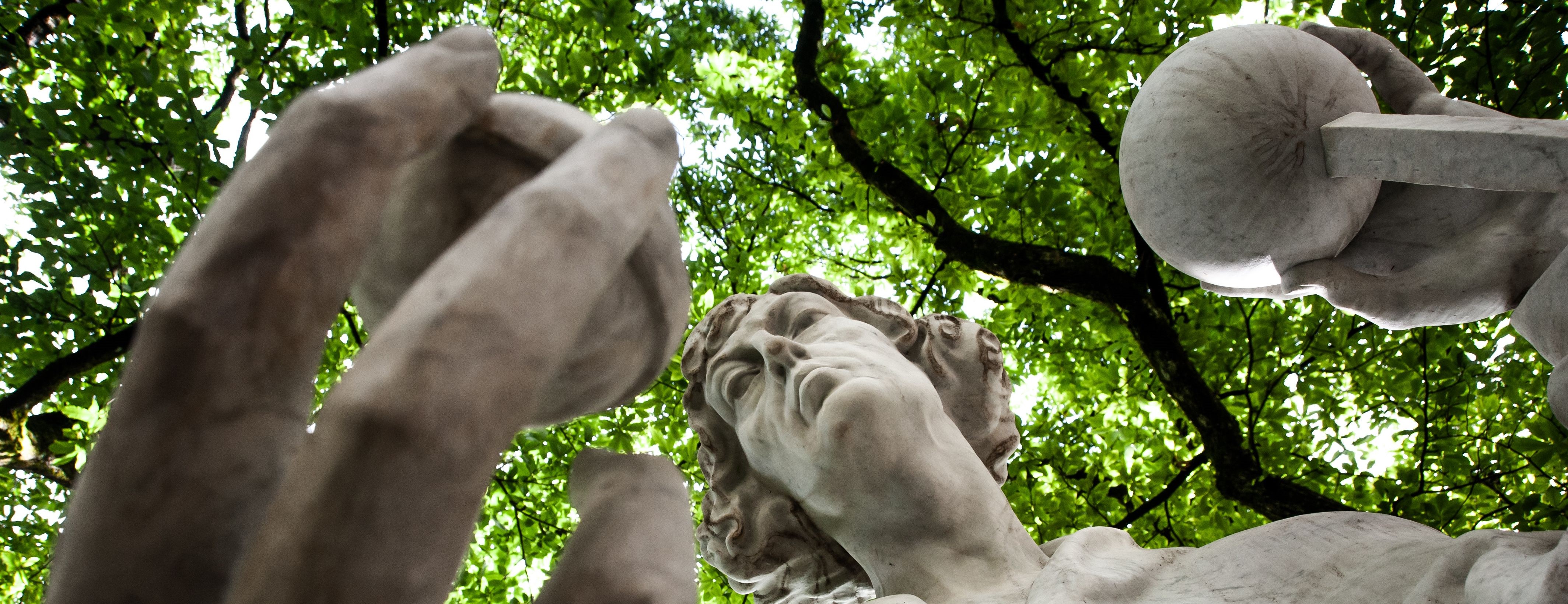 Fotografia przedstawiająca Nicolaus Copernicus (\"Kopernikus\") monument in Salzburg